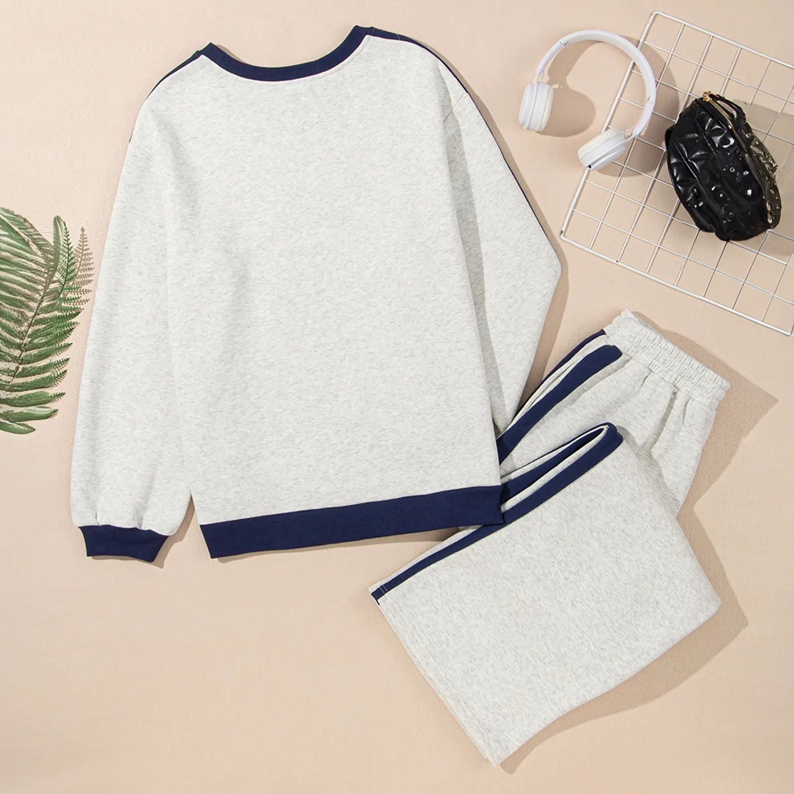 Women's Fleece Sweatsuit 2-Piece Matching Set - Loose Crewneck Sweatshirt & Straight Leg Sweatpants