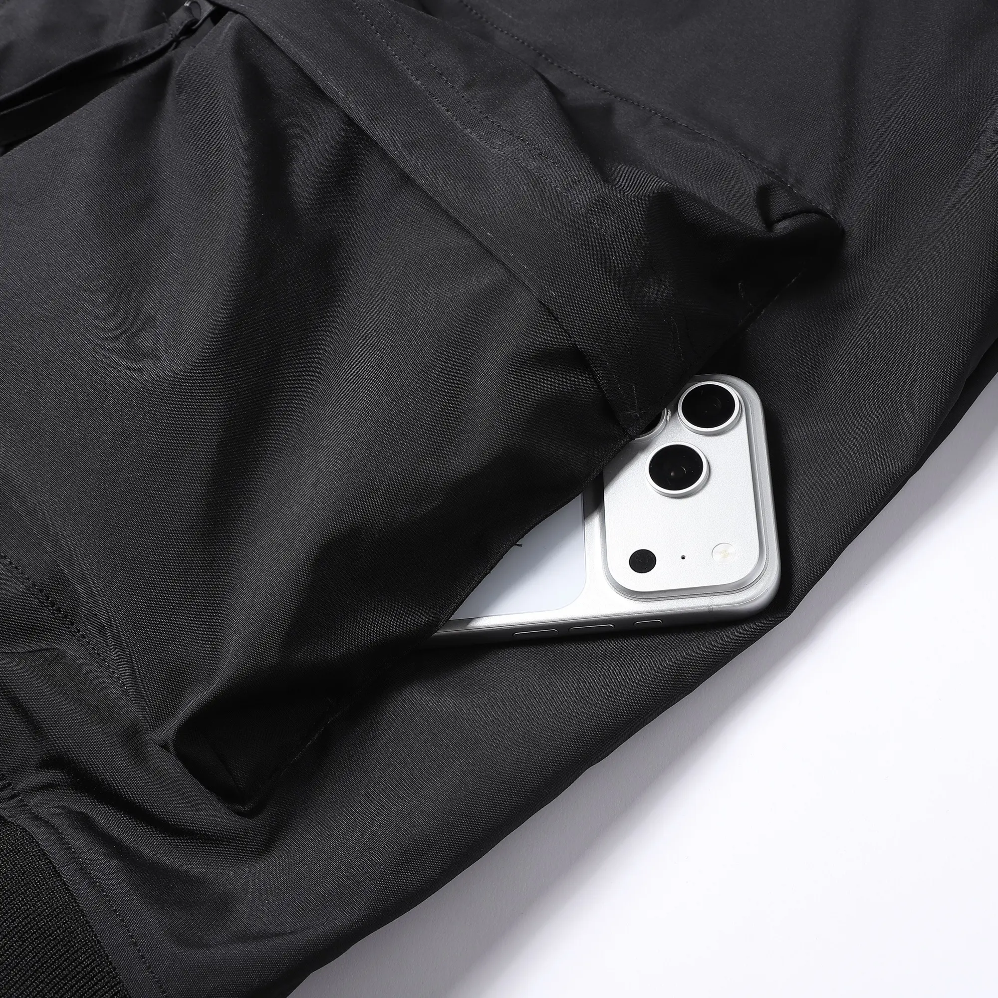 【2XL-9XL】Plus-size men&rsquo;s workwear jacket featuring a relaxed fit with multiple zippered pockets, ribbed cuffs at the collar, sleeves, and hem&mdash;ideal for city commuting, outdoor activities, shopping and leisure, short trips, and more.