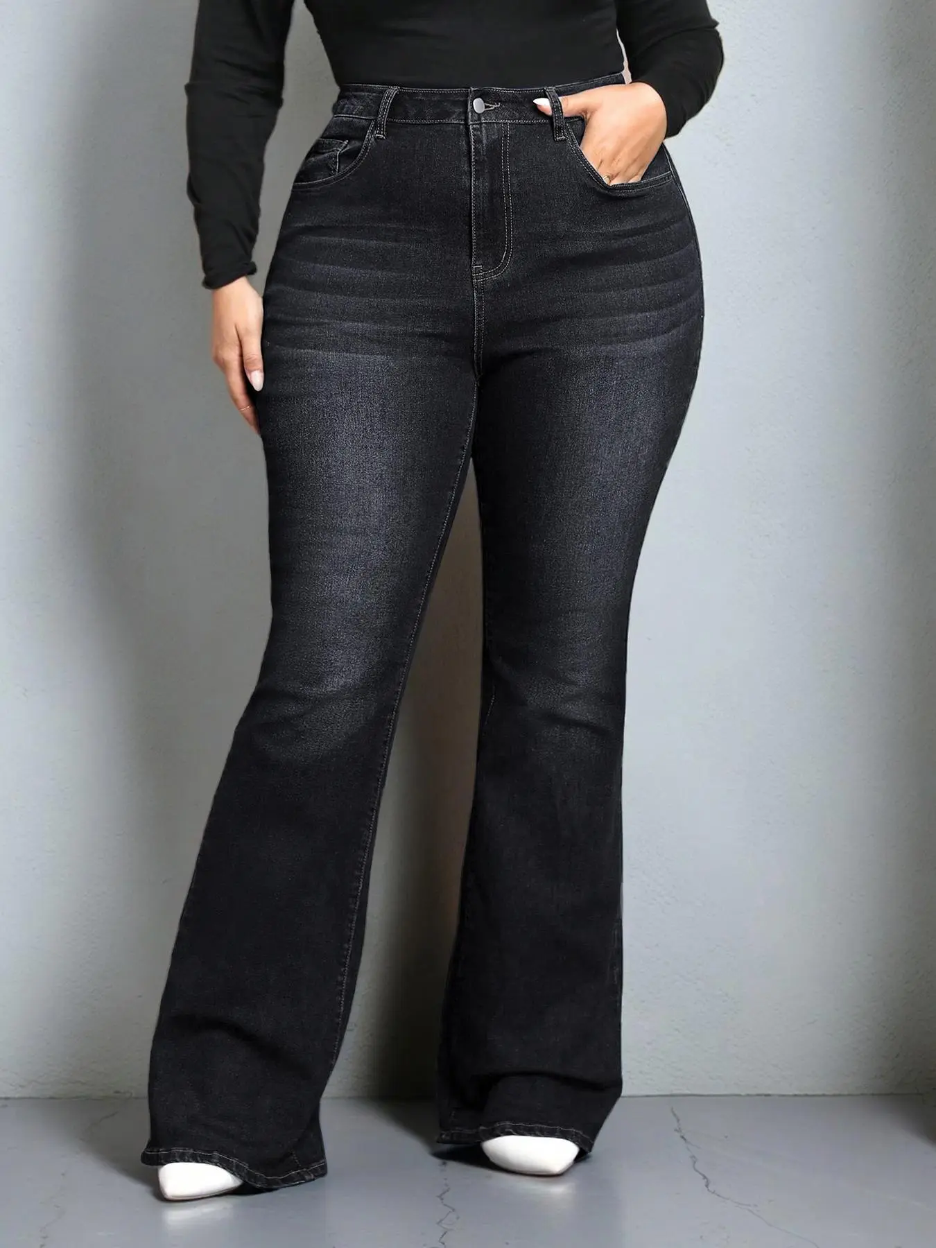 Plus Size Plain Pocket Button Flare Leg Jeans