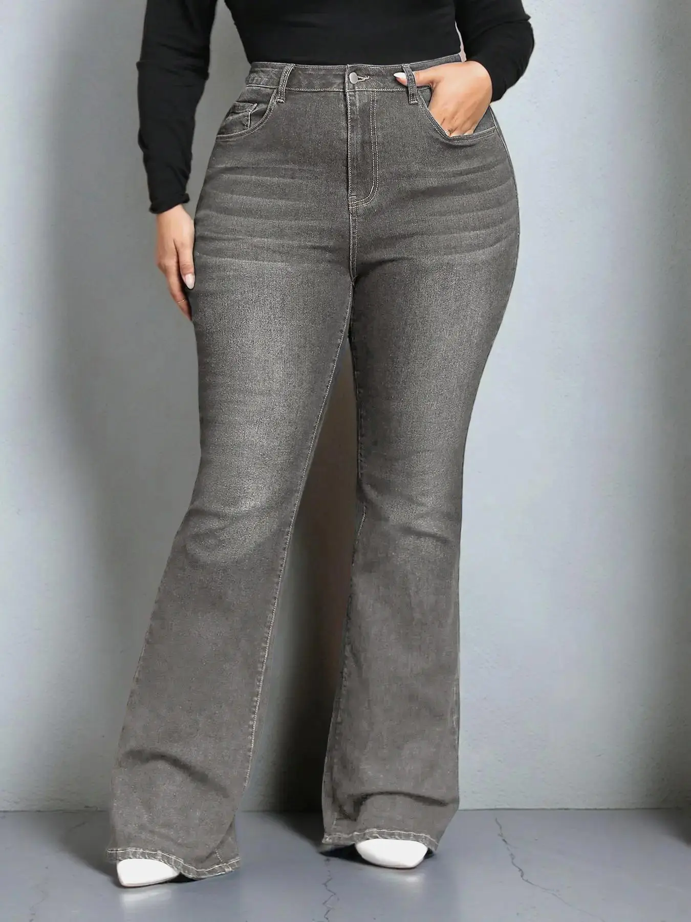 Plus Size Plain Pocket Button Flare Leg Jeans