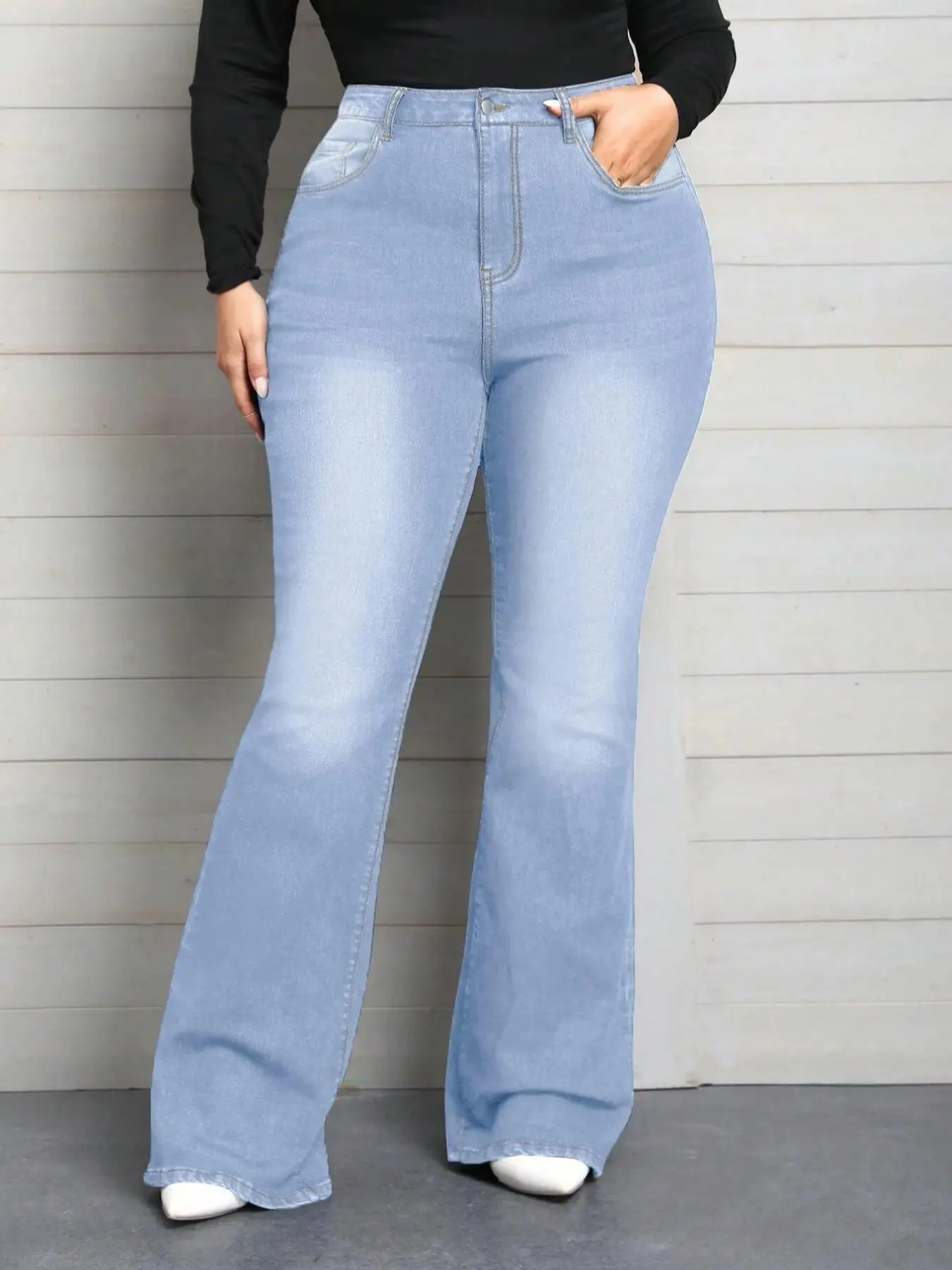 Plus Size Plain Pocket Button Flare Leg Jeans