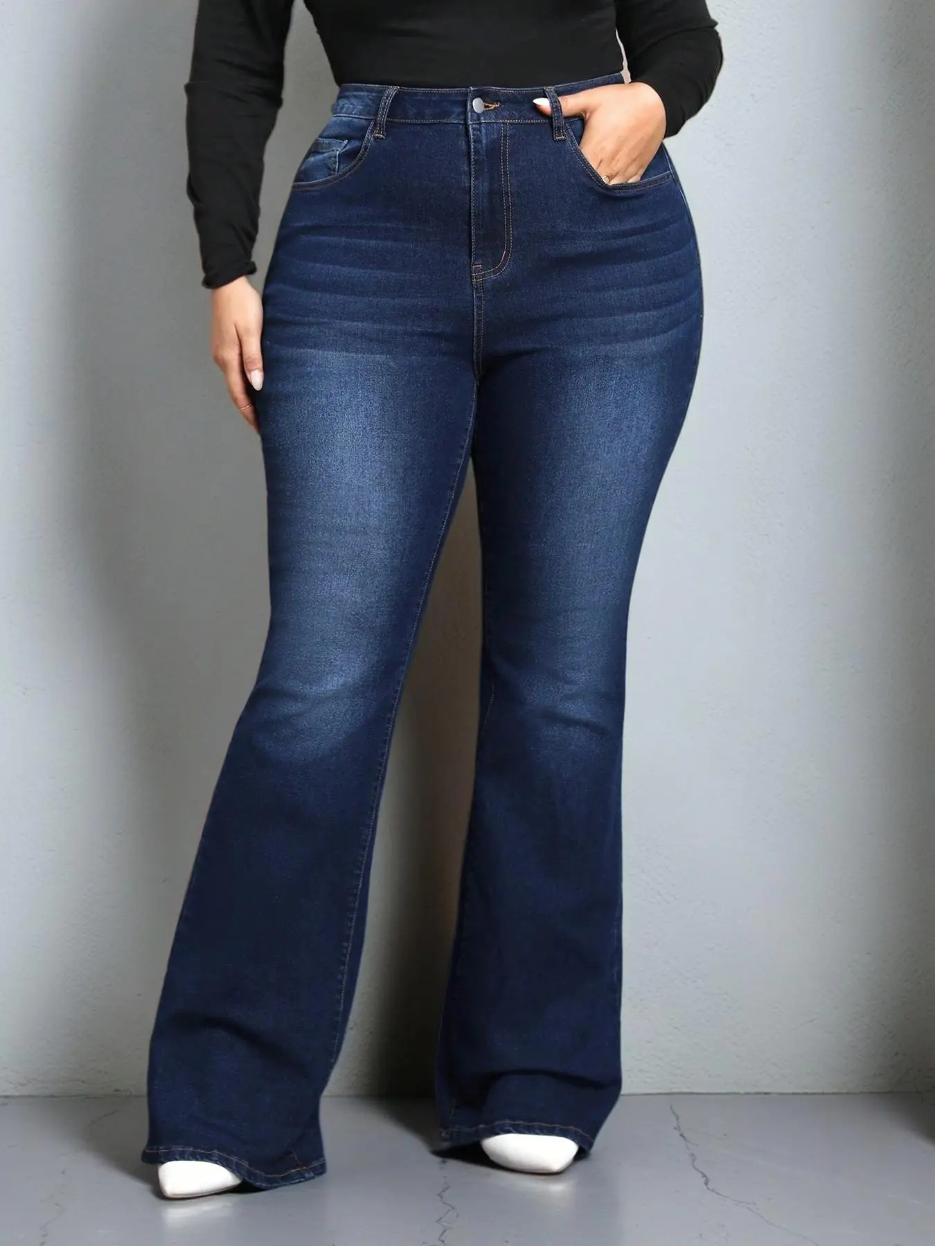 Plus Size Plain Pocket Button Flare Leg Jeans