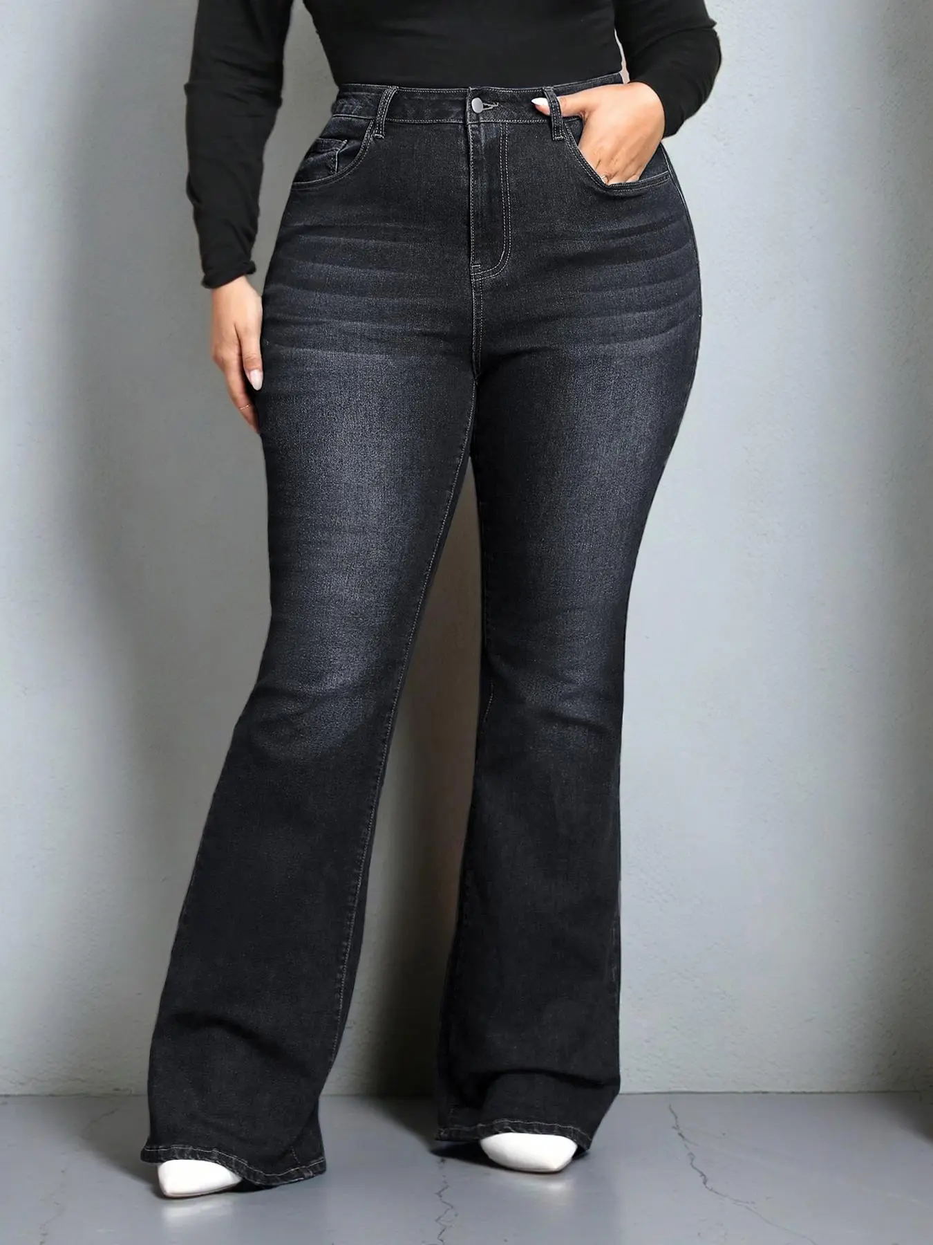 Plus Size Plain Pocket Button Flare Leg Jeans