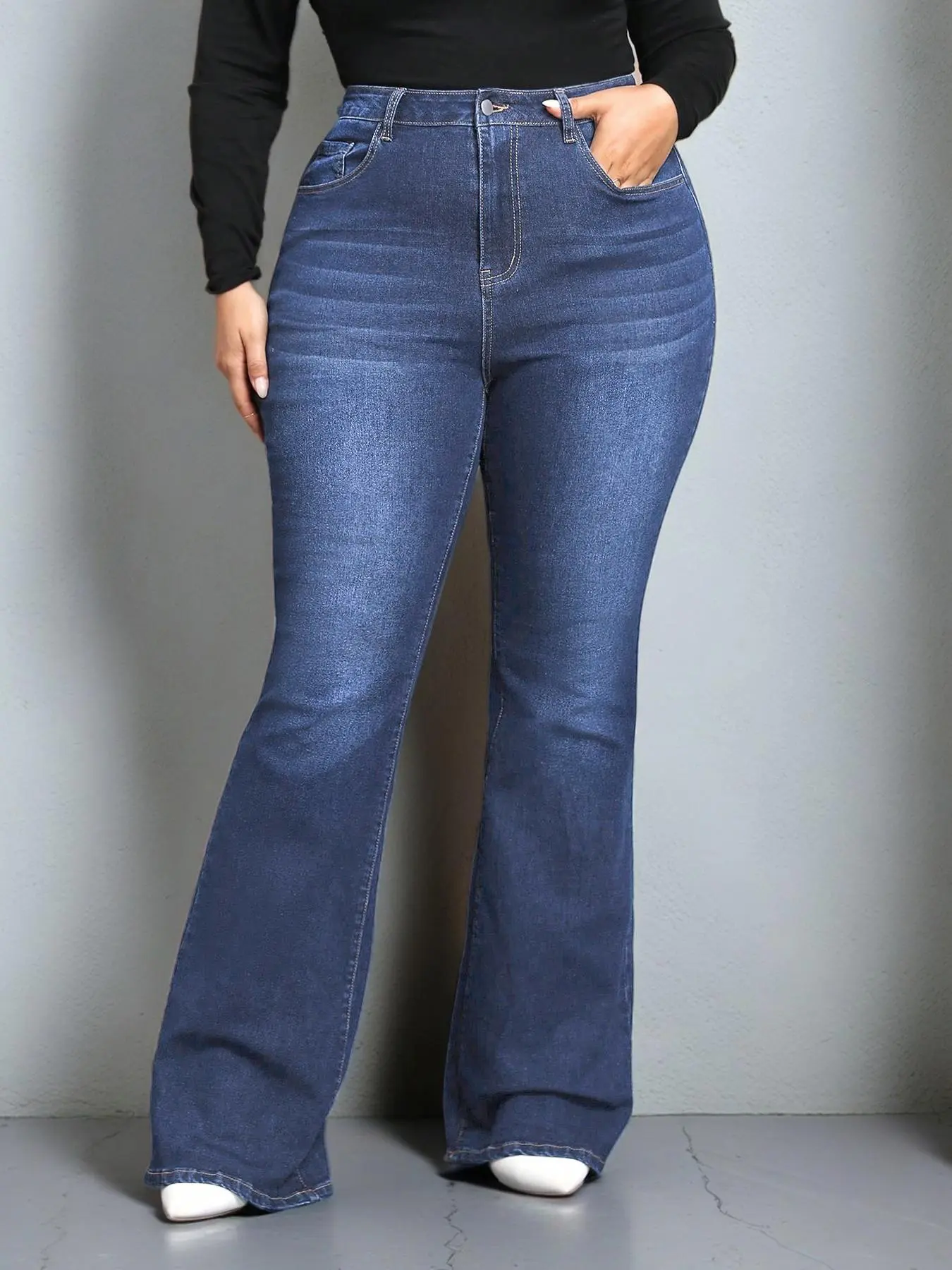 Plus Size Plain Pocket Button Flare Leg Jeans