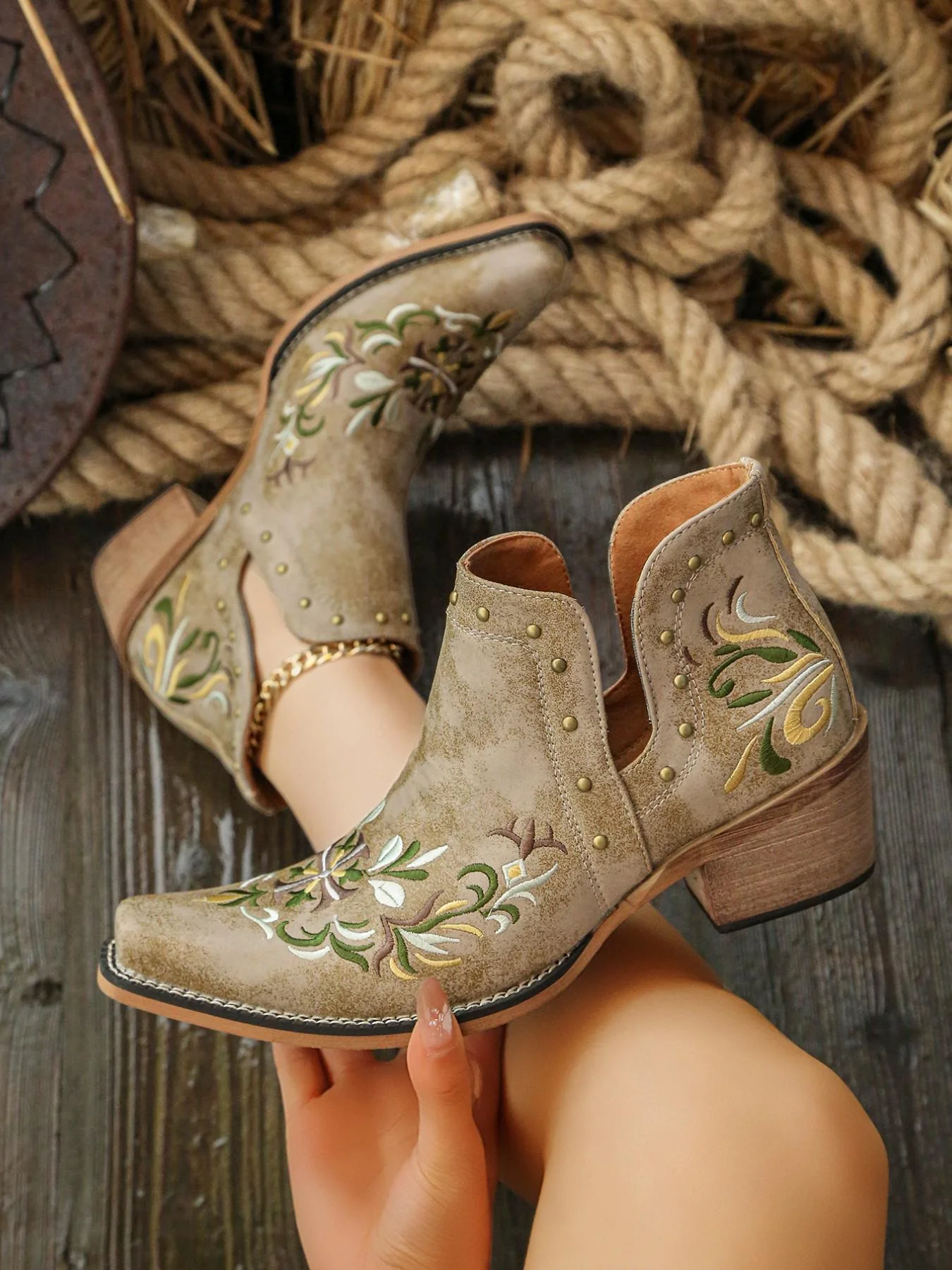 Women's Embroidered V-Cut Western Ankle Boots