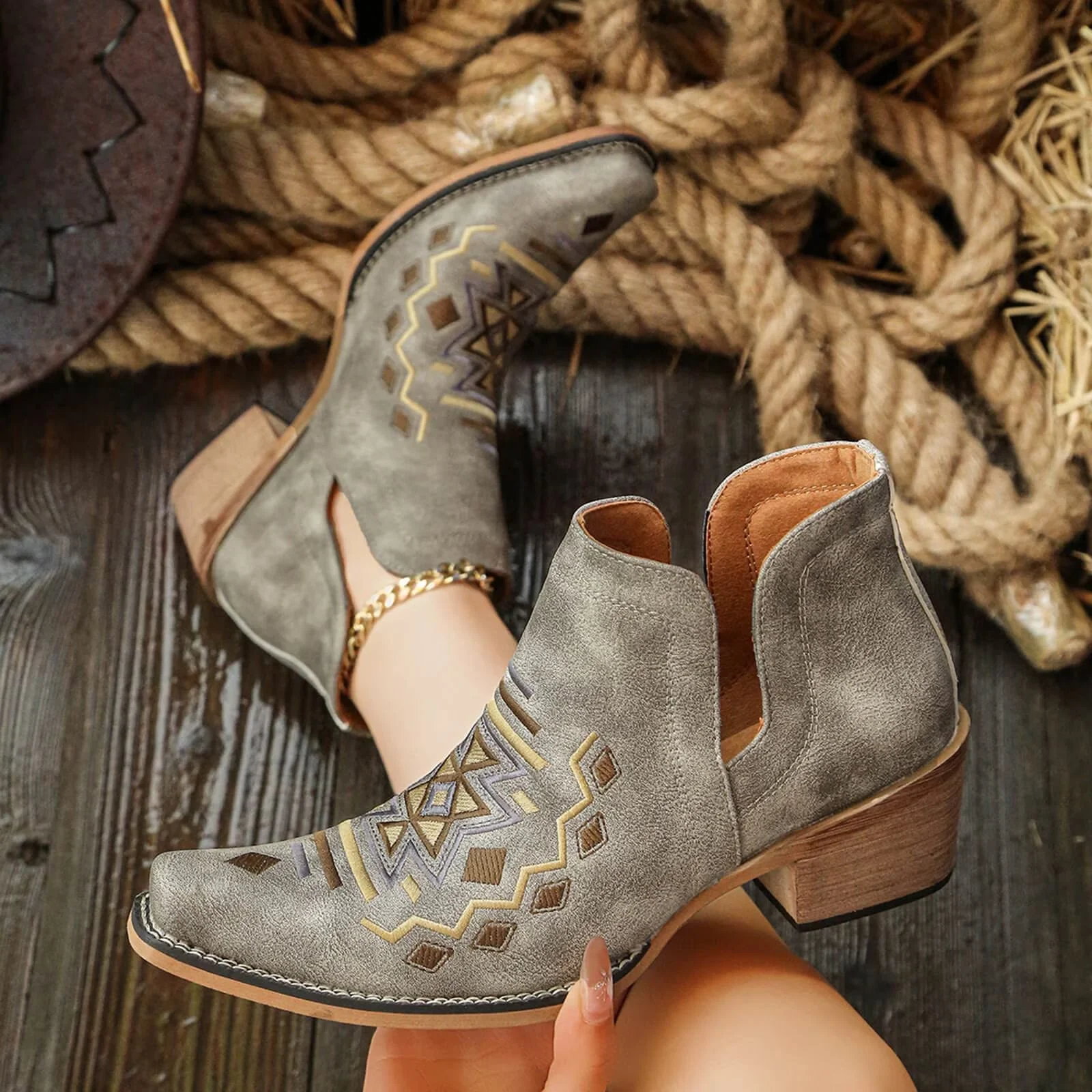 Women's Embroidered V-Cut Western Ankle Boots
