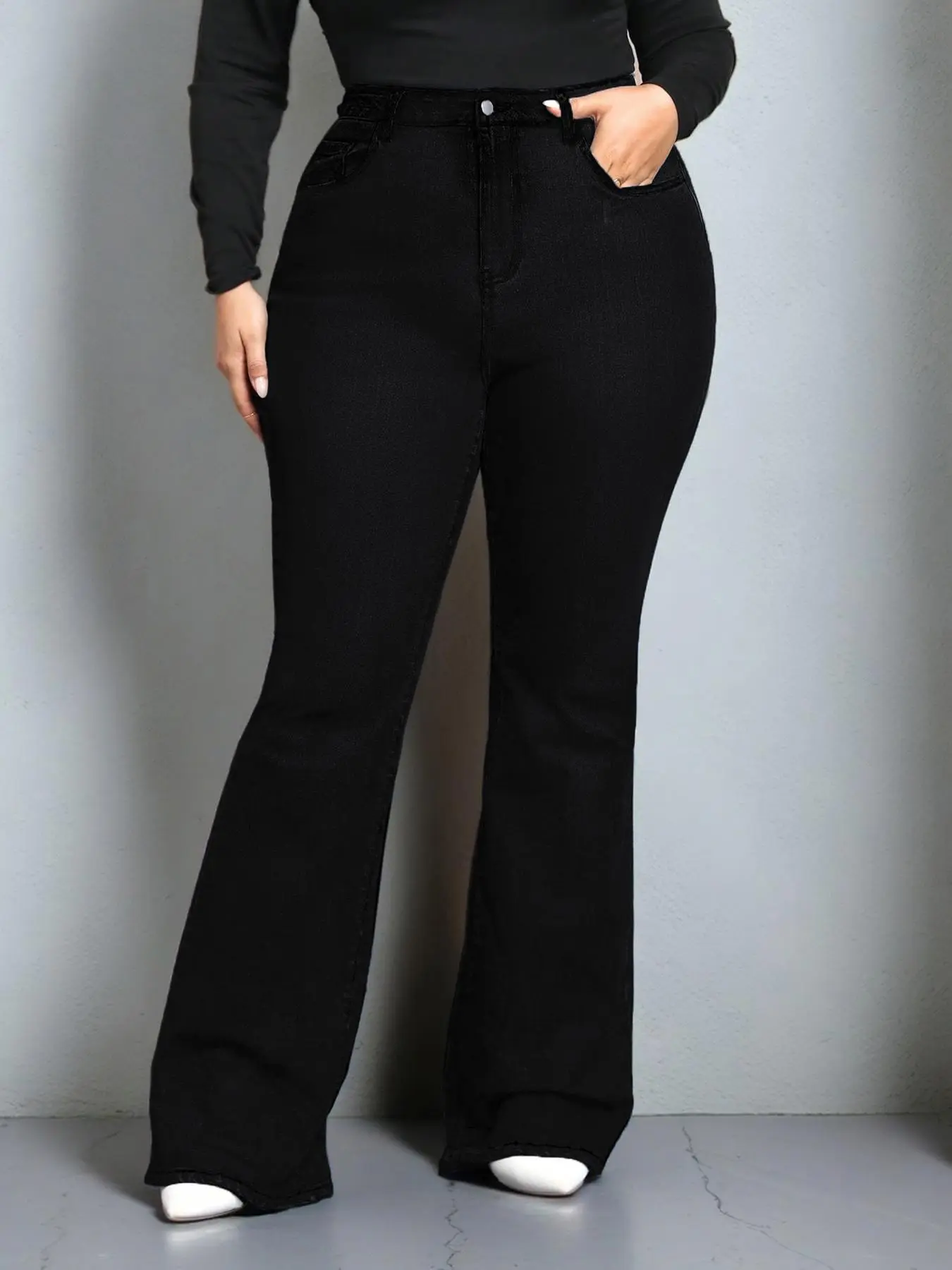 Plus Size Plain Pocket Button Flare Leg Jeans