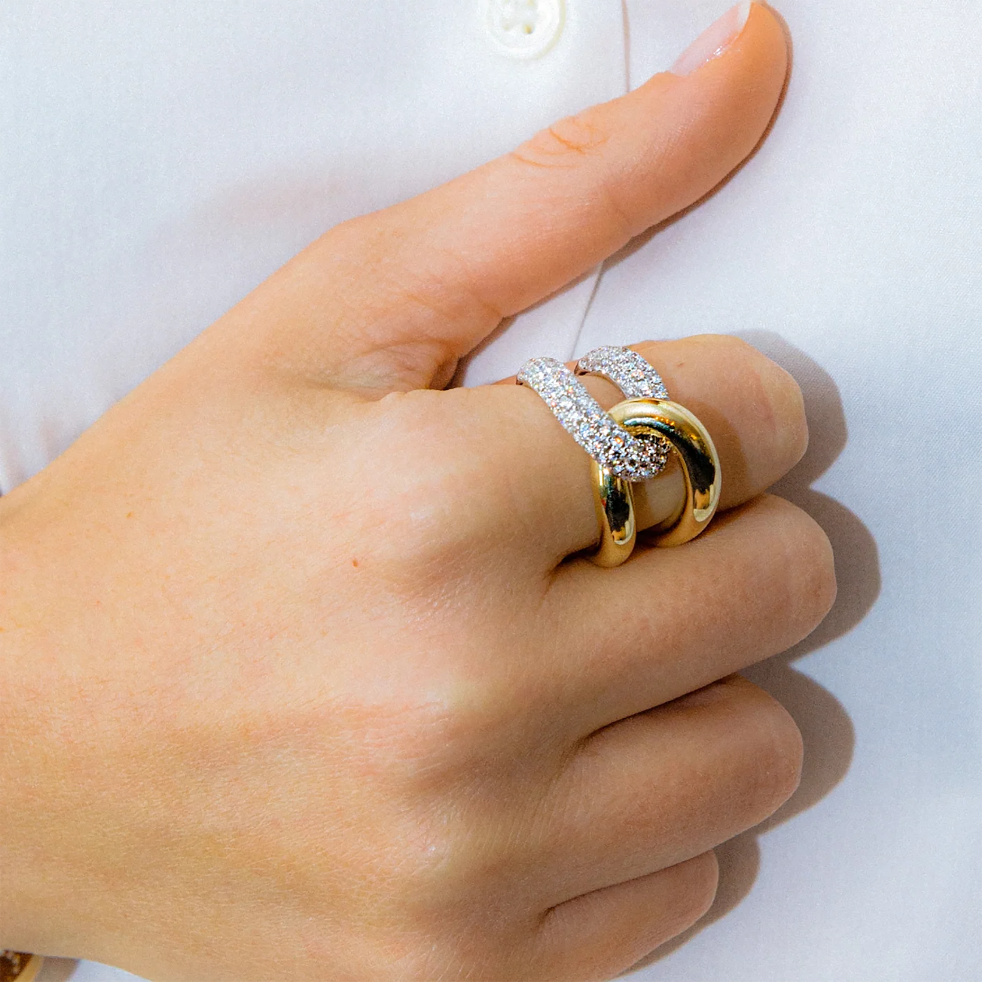 Aceline 18K Gold Interlocking Chain Link Pavé Ring