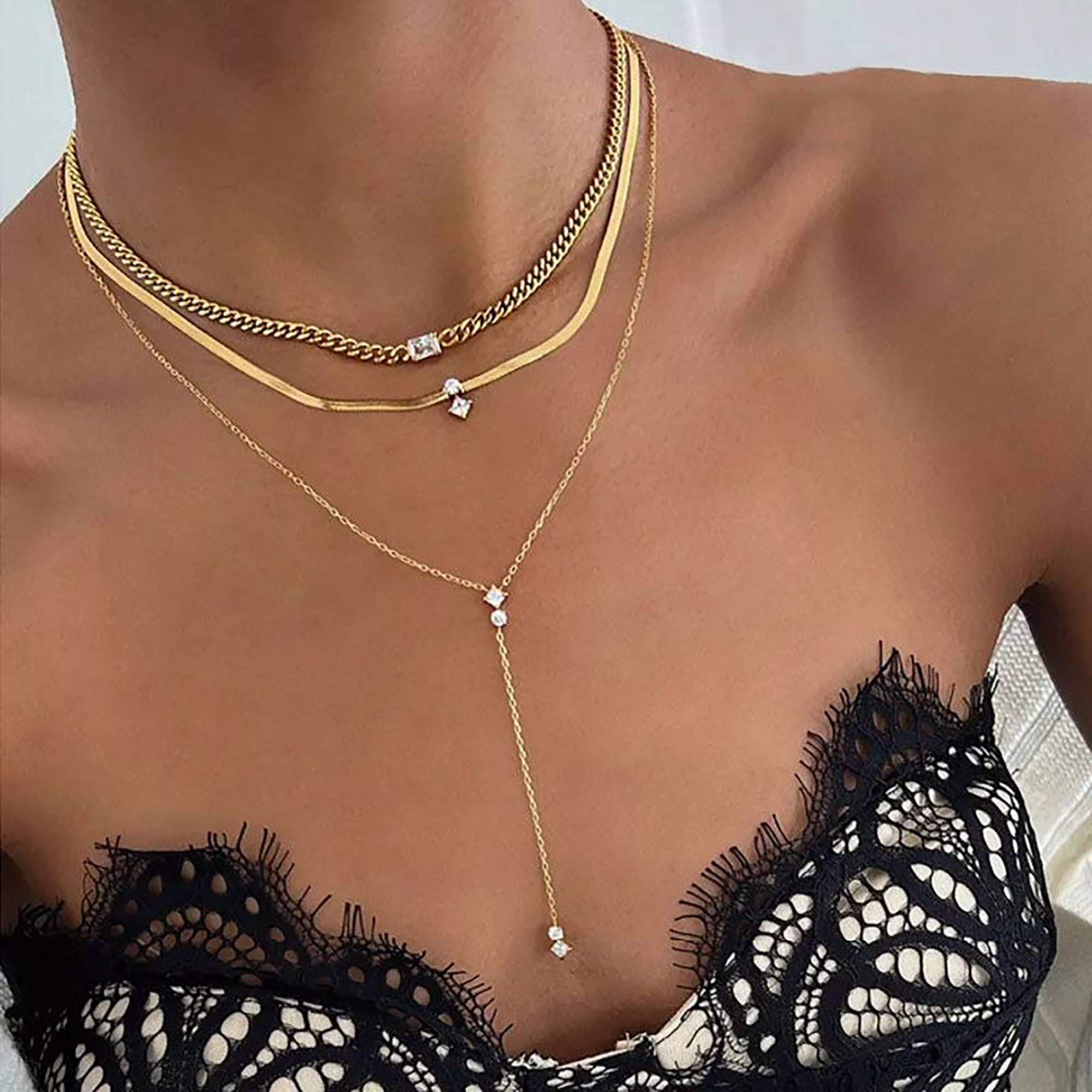 Bénigna 18K Gold Round Square Moissanite Necklace