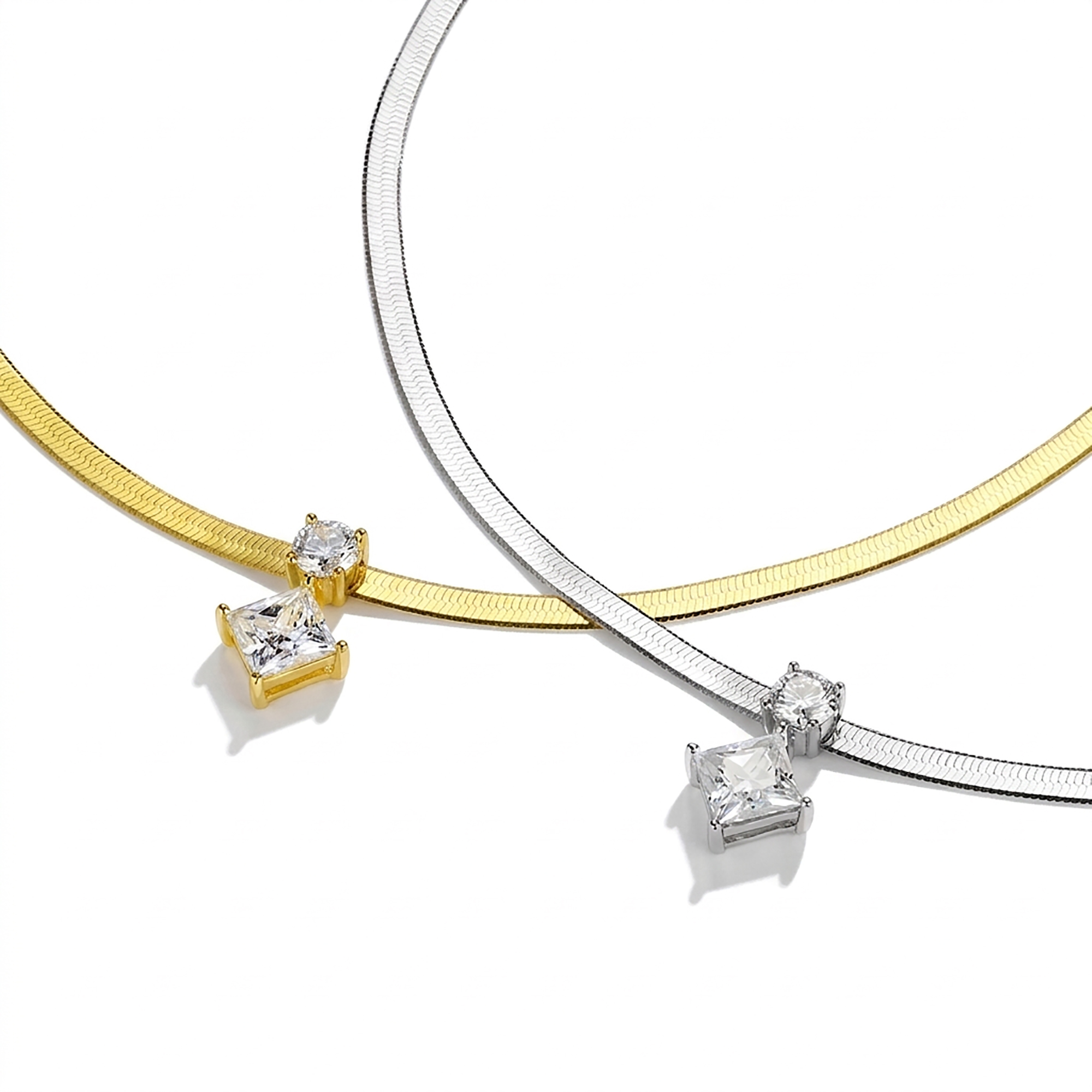 Bénigna 18K Gold Round Square Moissanite Necklace