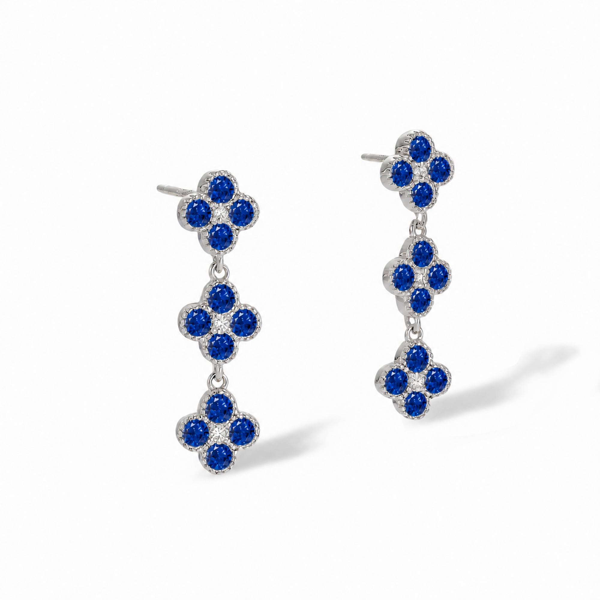 Bérinthe White Trèfle Drop Earrings