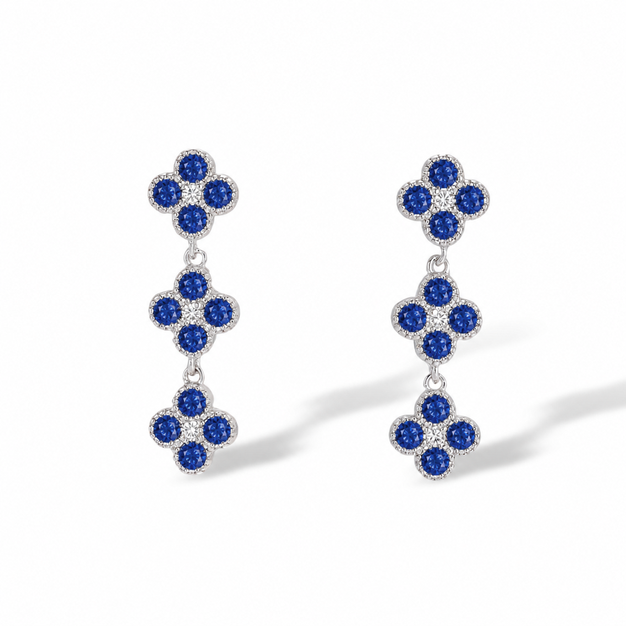 Bérinthe White Trèfle Drop Earrings