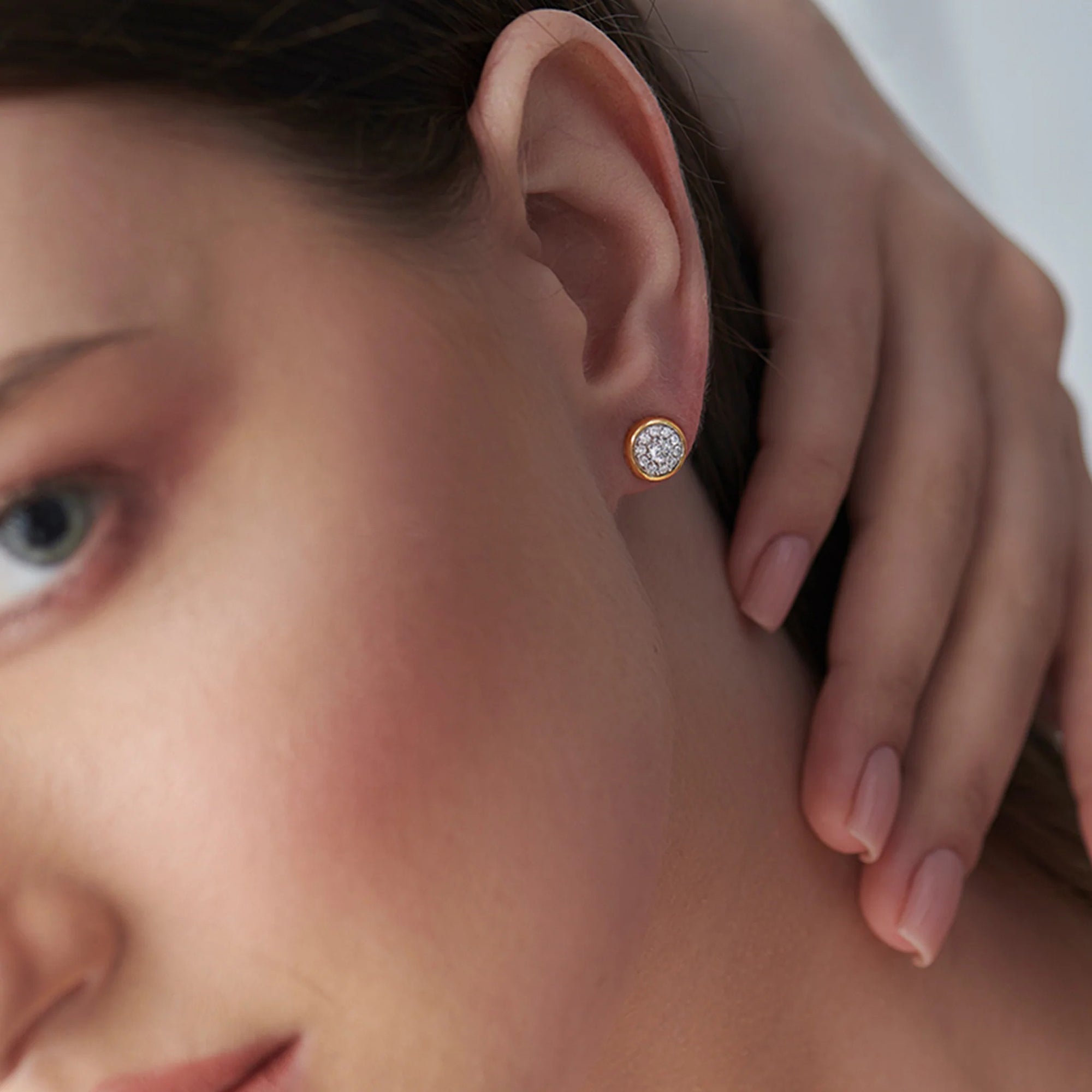 Céphise 18K Gold Bezel Round Stud Earrings