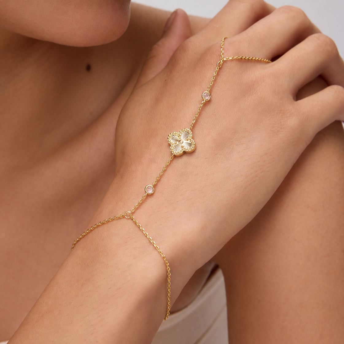 Gertrudine 18K Gold Trèfle Link Finger Bracelet