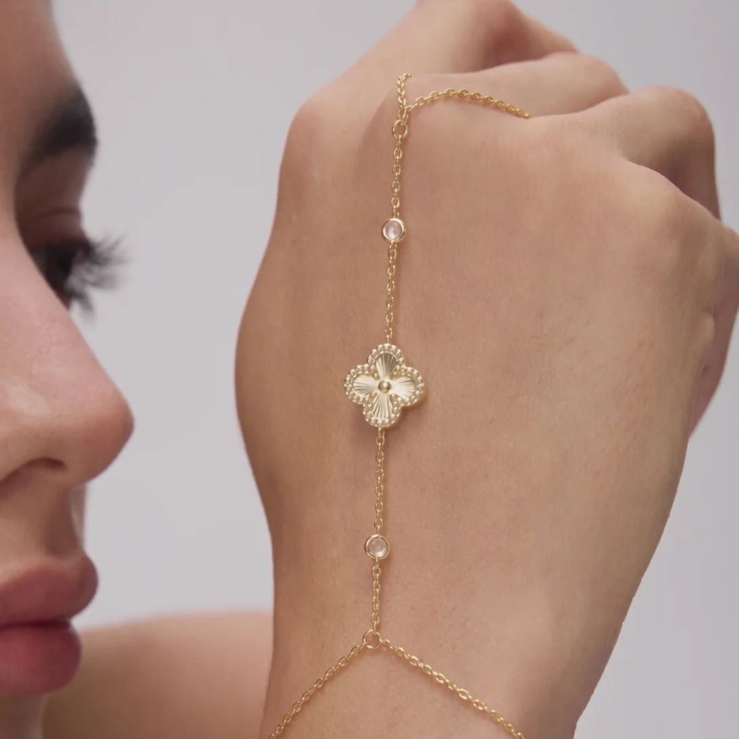 Gertrudine 18K Gold Trèfle Link Finger Bracelet