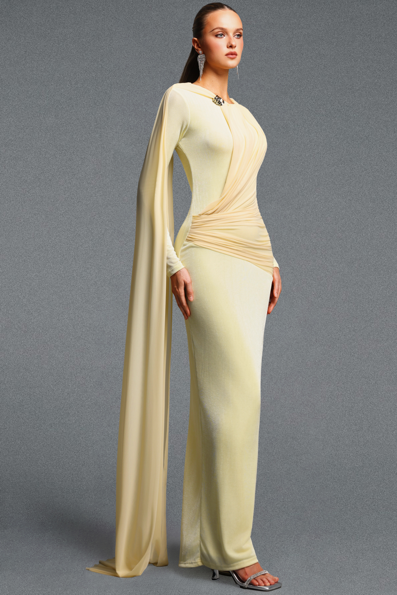 Della Elegant Cinched Waist Long Sleeve Ruched Sash Metal Decor Knit Maxi Dress