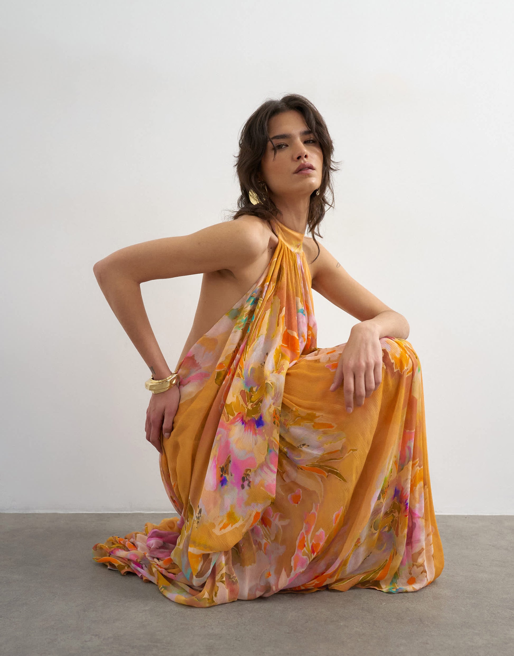 Premium viscose blouson halter neck maxi dress with open back and train in handpainted floral print - Orange floral / EU 34