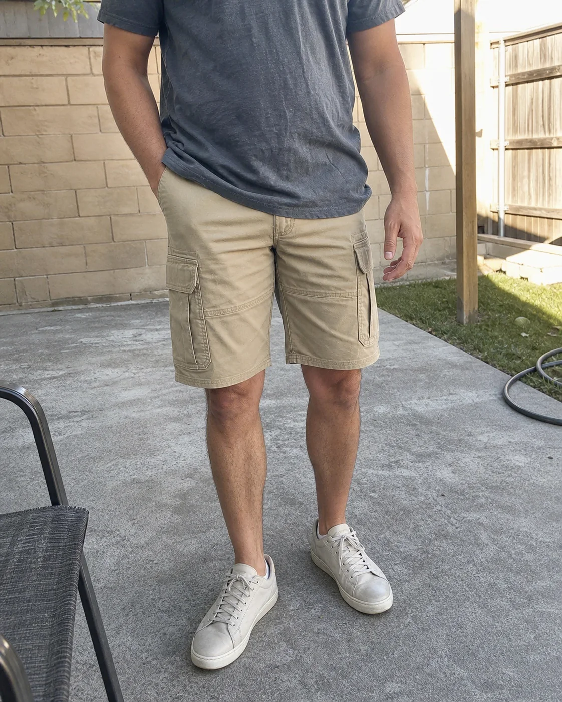 Everyday style reference featuring classic cargo stretch shorts
