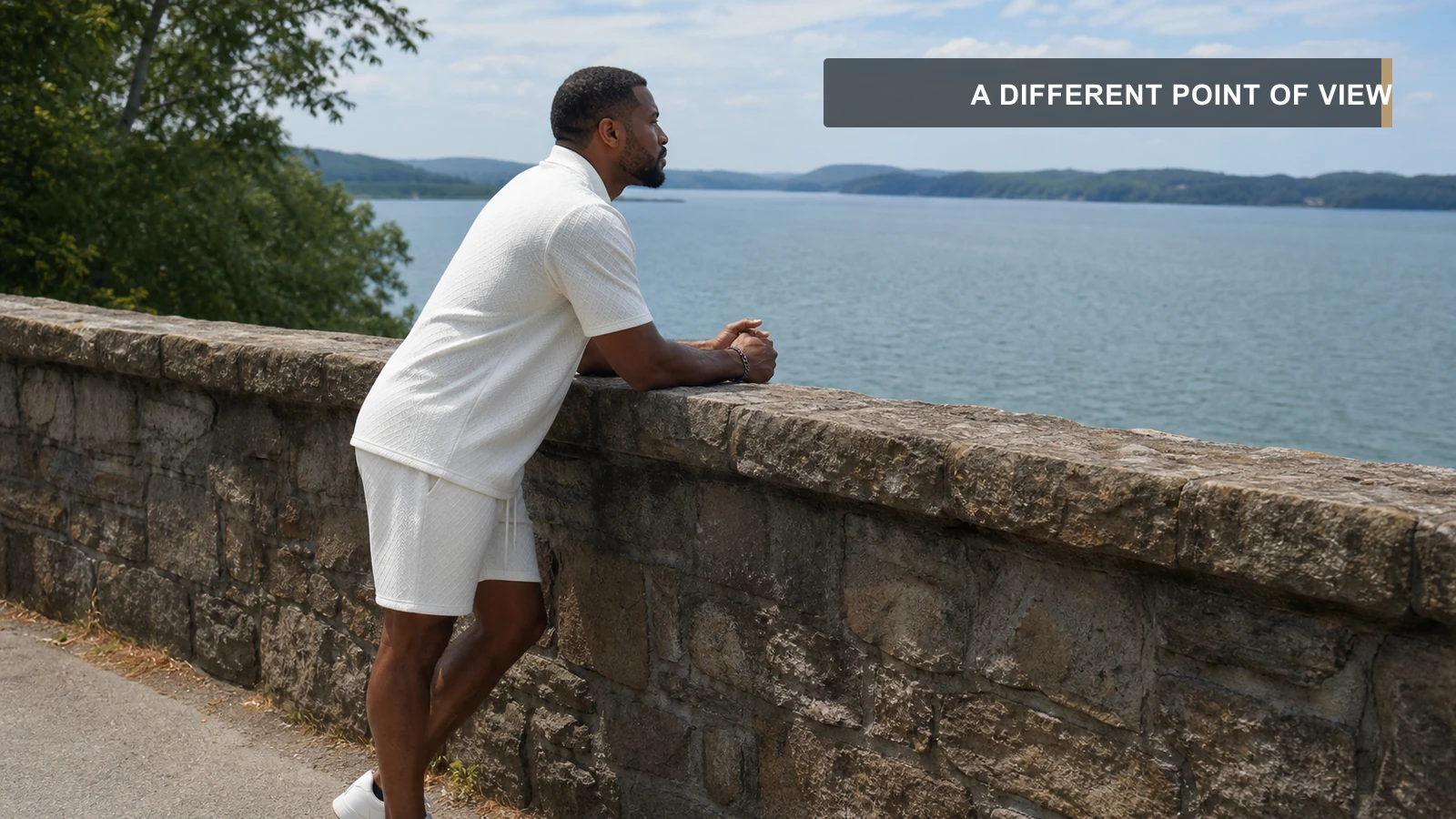 Men's polo and drawstring shorts image 26