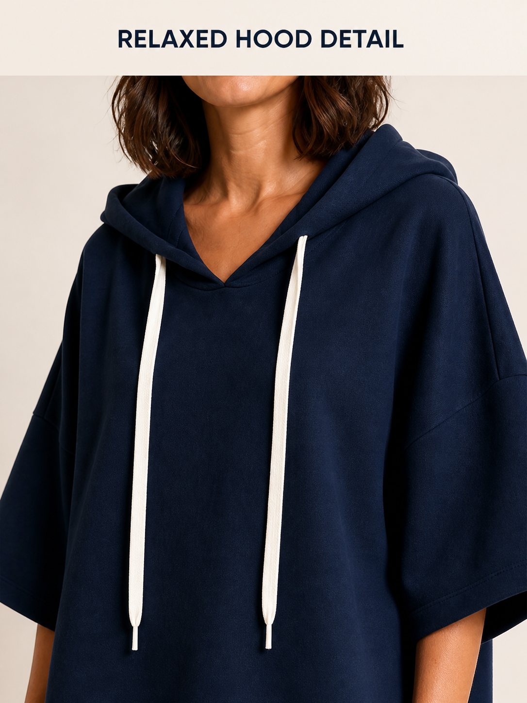 Relaxed hood, white drawstrings and dropped shoulder detail