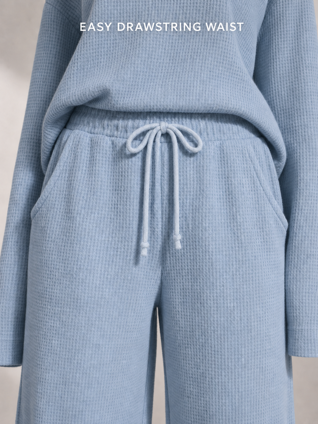 Elastic drawstring waist and slanted pocket craftsmanship