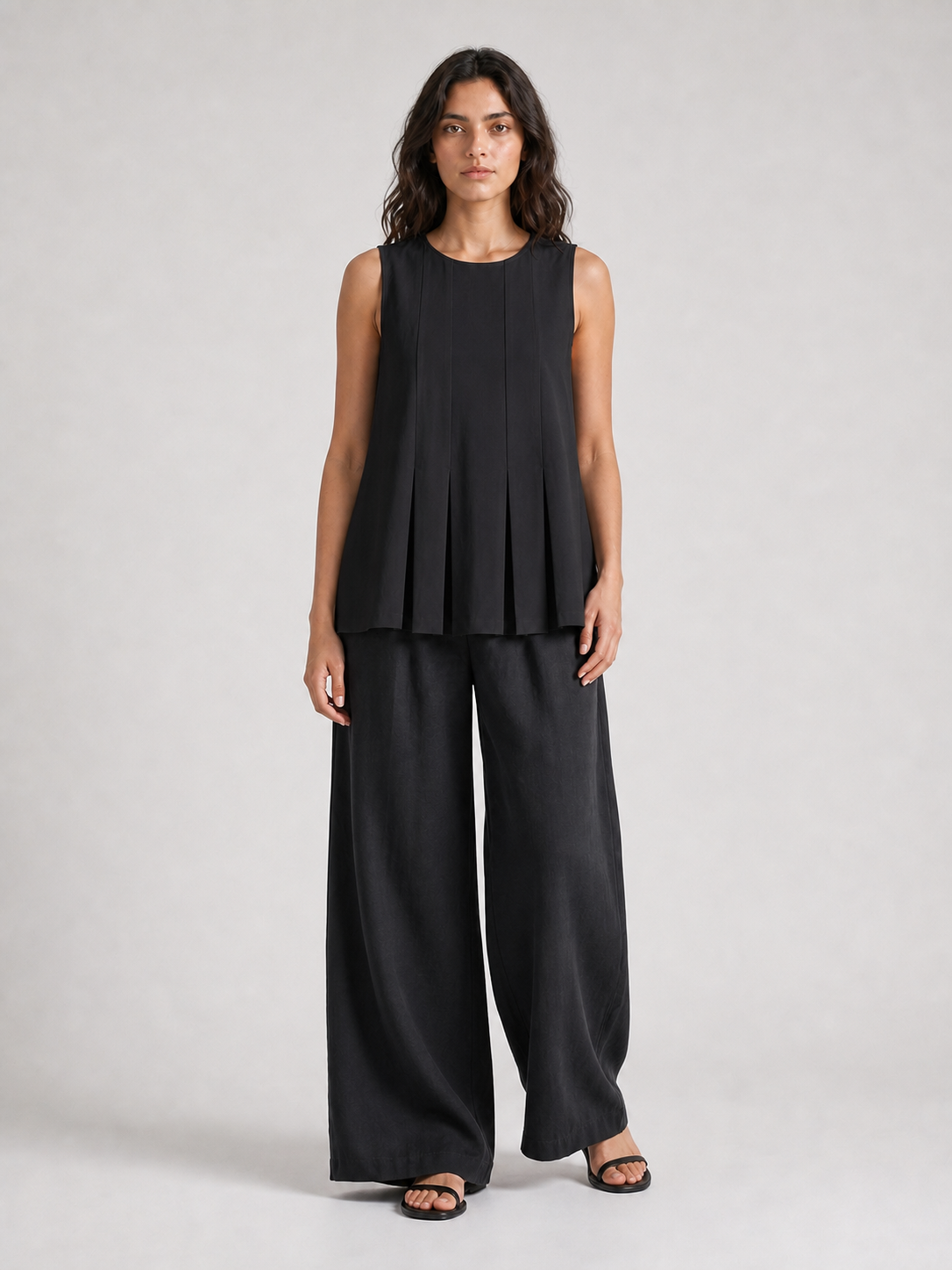 Women's black pleated sleeveless A-line top