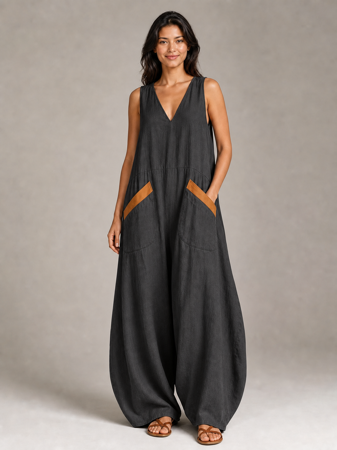 Women's contrast-pocket wide-leg jumpsuit in charcoal black