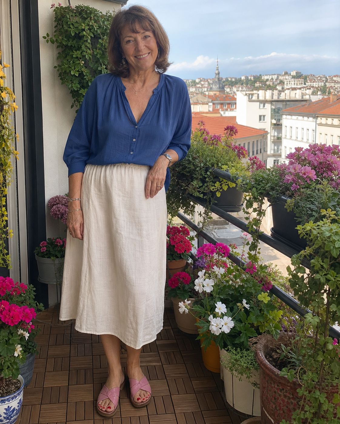 Femme portant les sandales à brides croisées dans son quotidien, photo 12