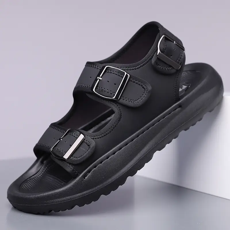 Sandalias negras con tres tiras ajustables