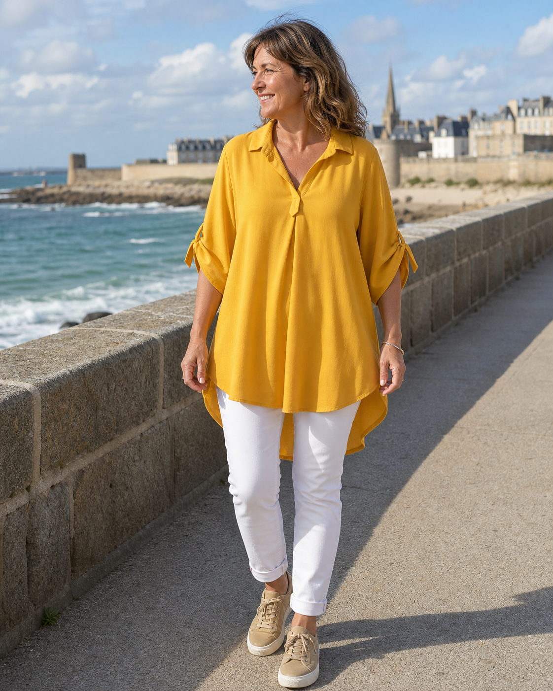 Tunique femme portée dans une scène quotidienne en France, exemple 10
