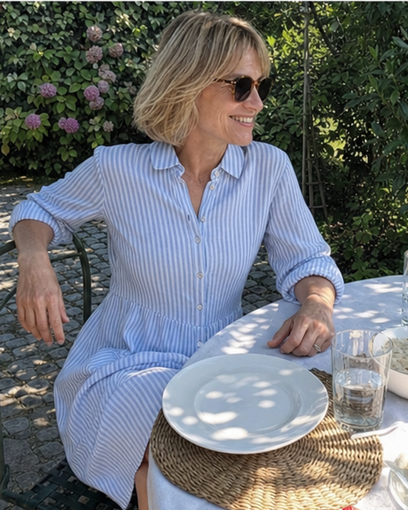 Robe-chemise rayée portée dans une scène quotidienne en France, association 2