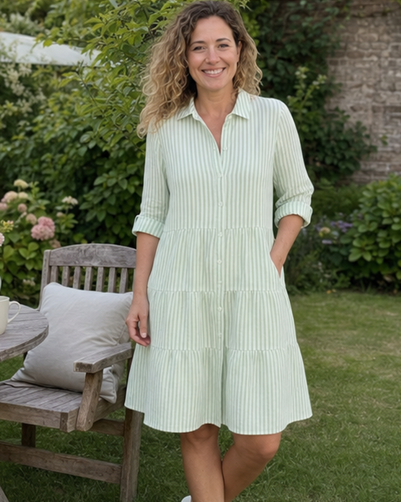 Robe-chemise rayée portée dans une scène quotidienne en France, association 7