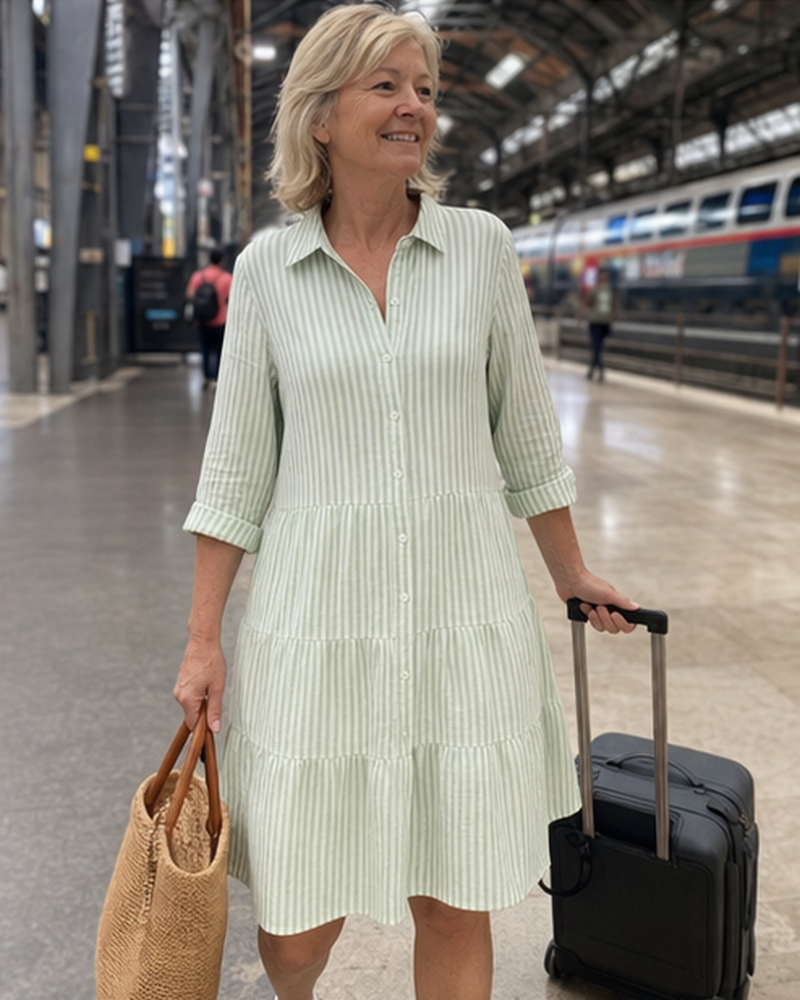 Robe-chemise rayée portée dans une scène quotidienne en France, association 8