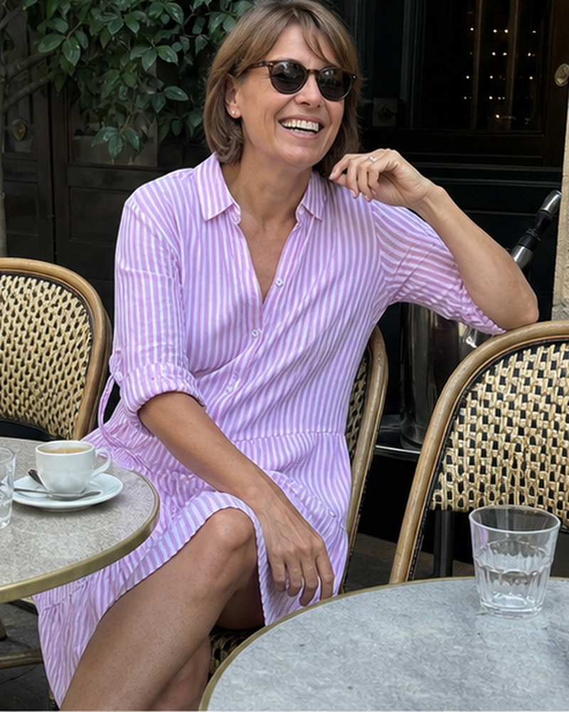 Robe-chemise rayée portée dans une scène quotidienne en France, association 10