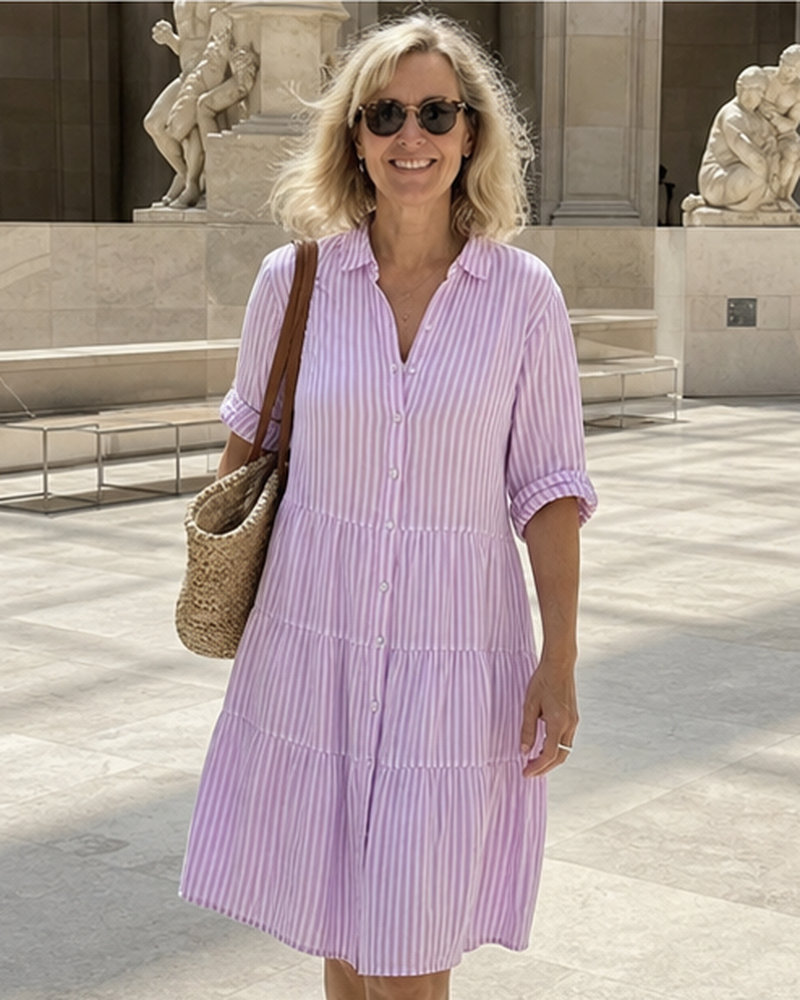 Robe-chemise rayée portée dans une scène quotidienne en France, association 11
