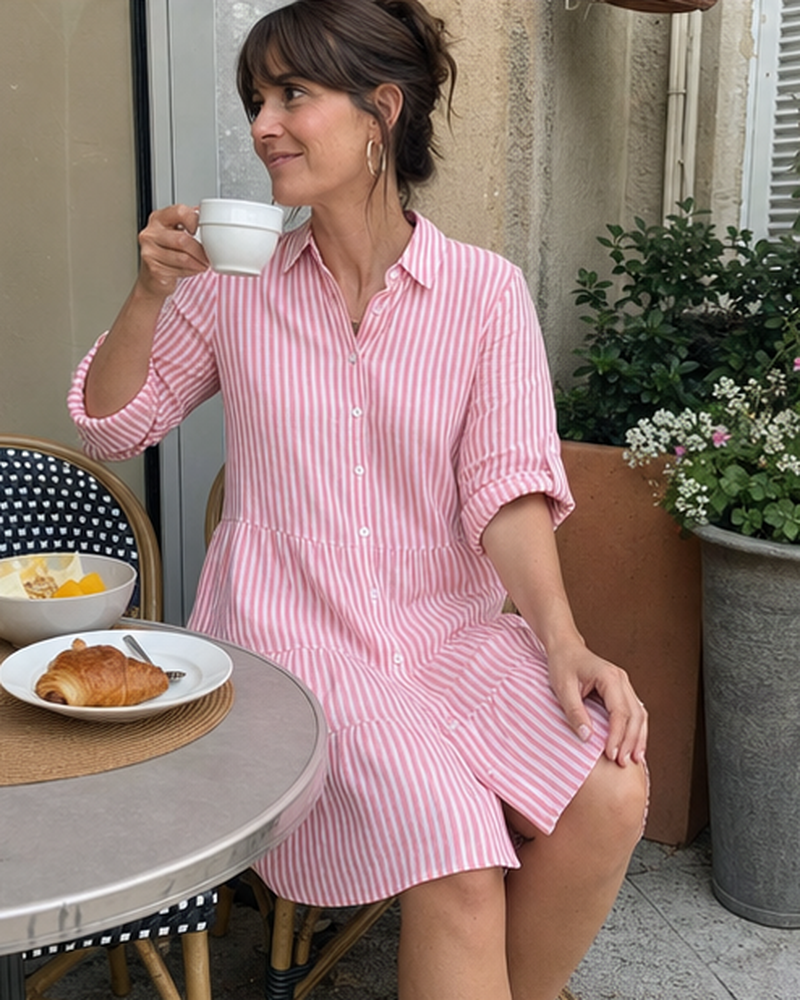 Robe-chemise rayée portée dans une scène quotidienne en France, association 15