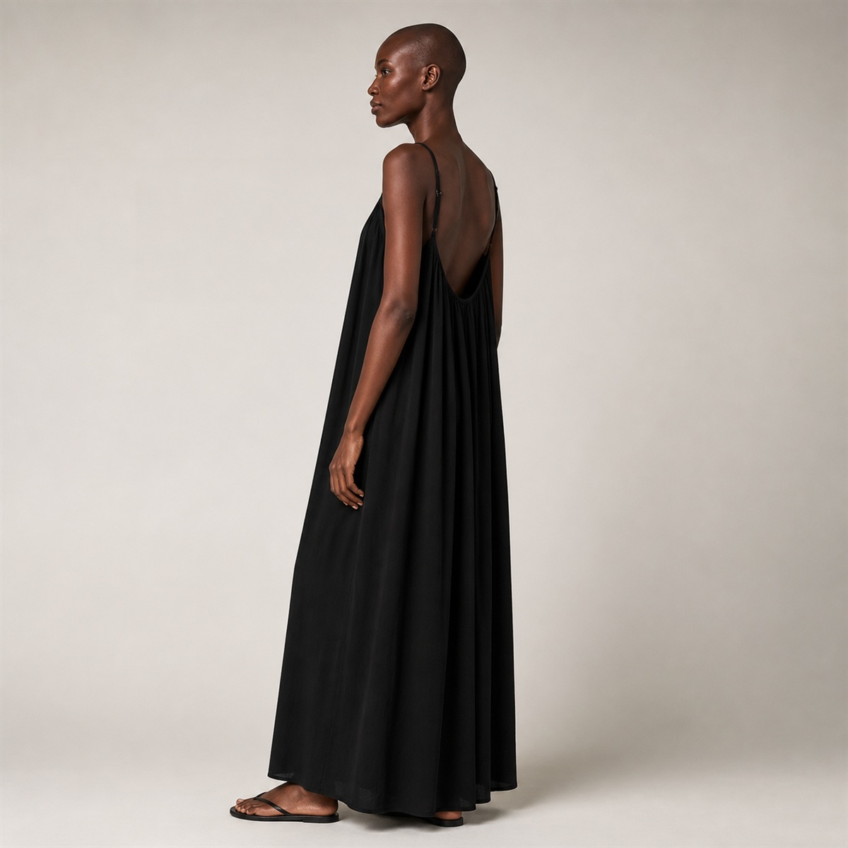Robe longue Évasion, drapé fluide de face
