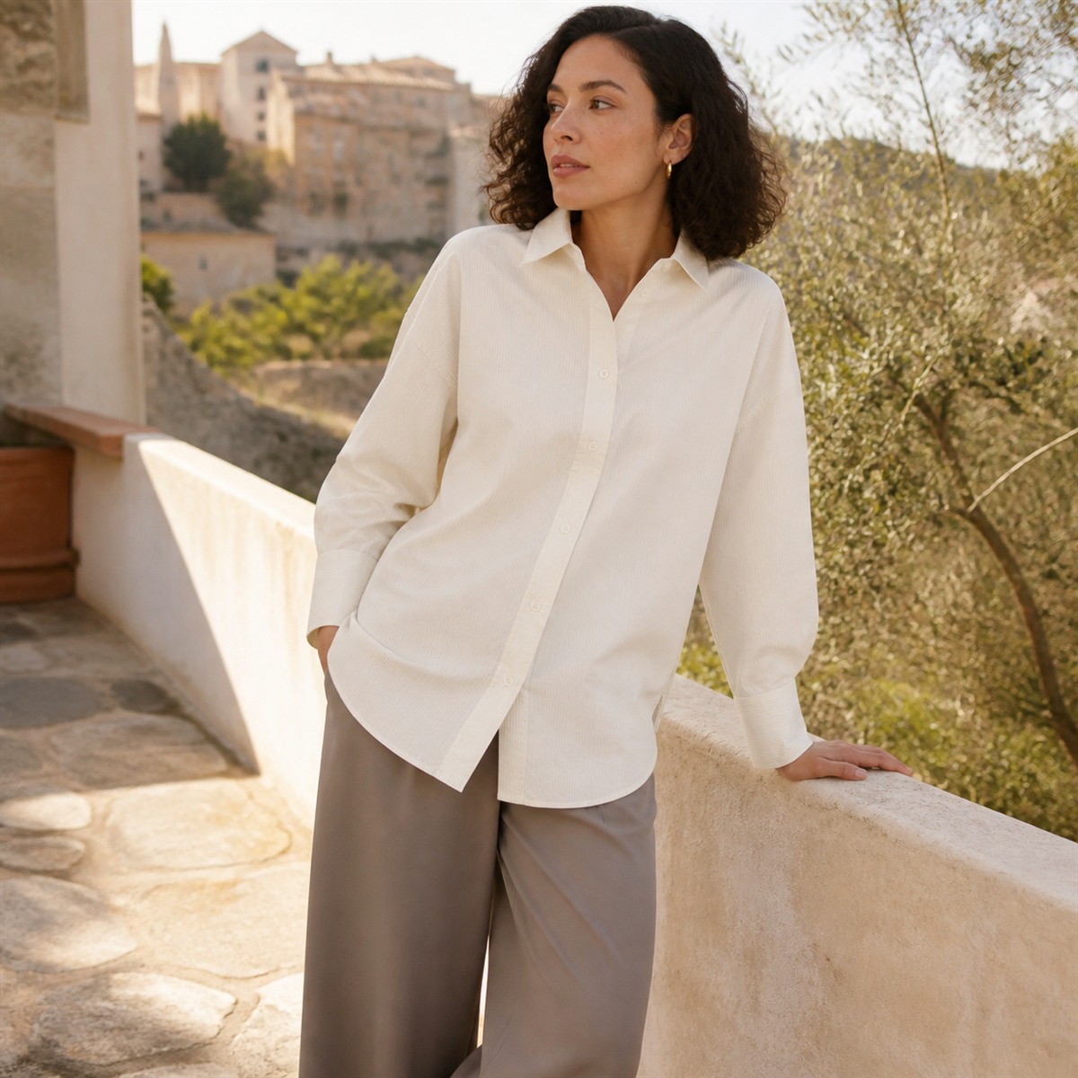 Coupe ample de la chemise en coton
