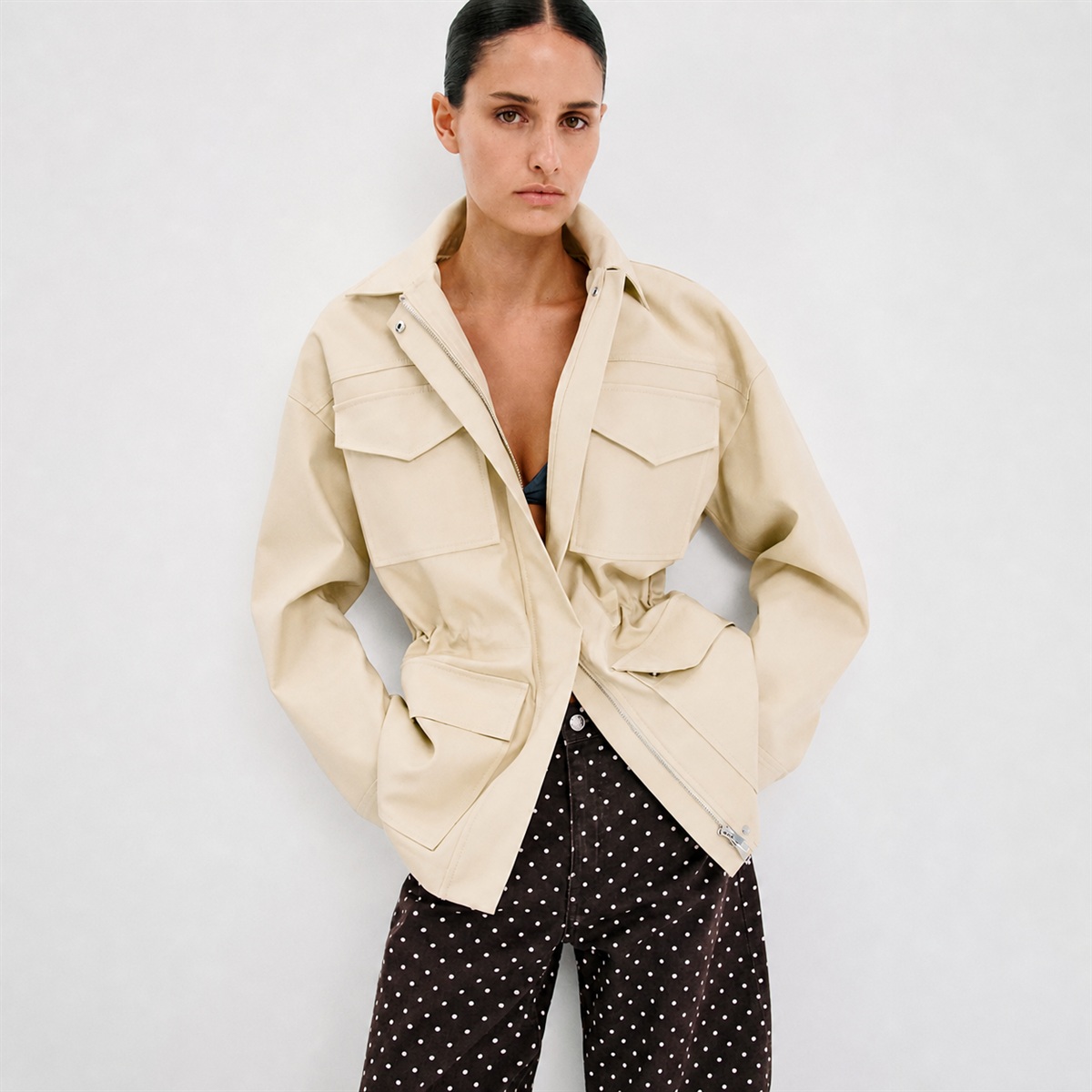 Jean balloon à pois vu de dos