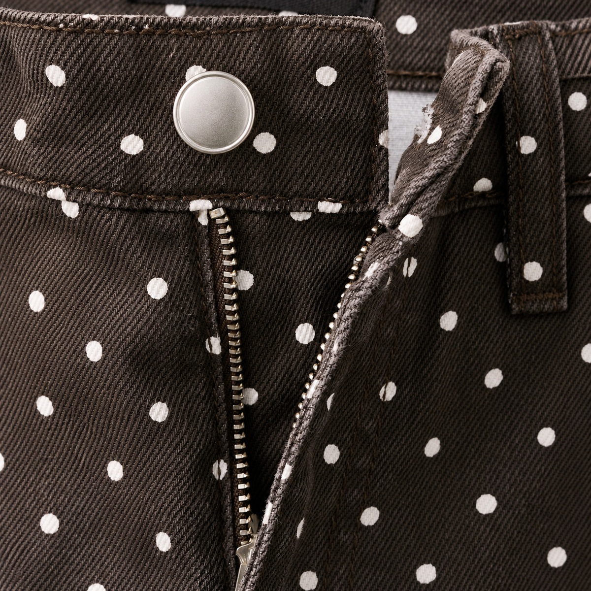 Fermeture zippée et boutonnée