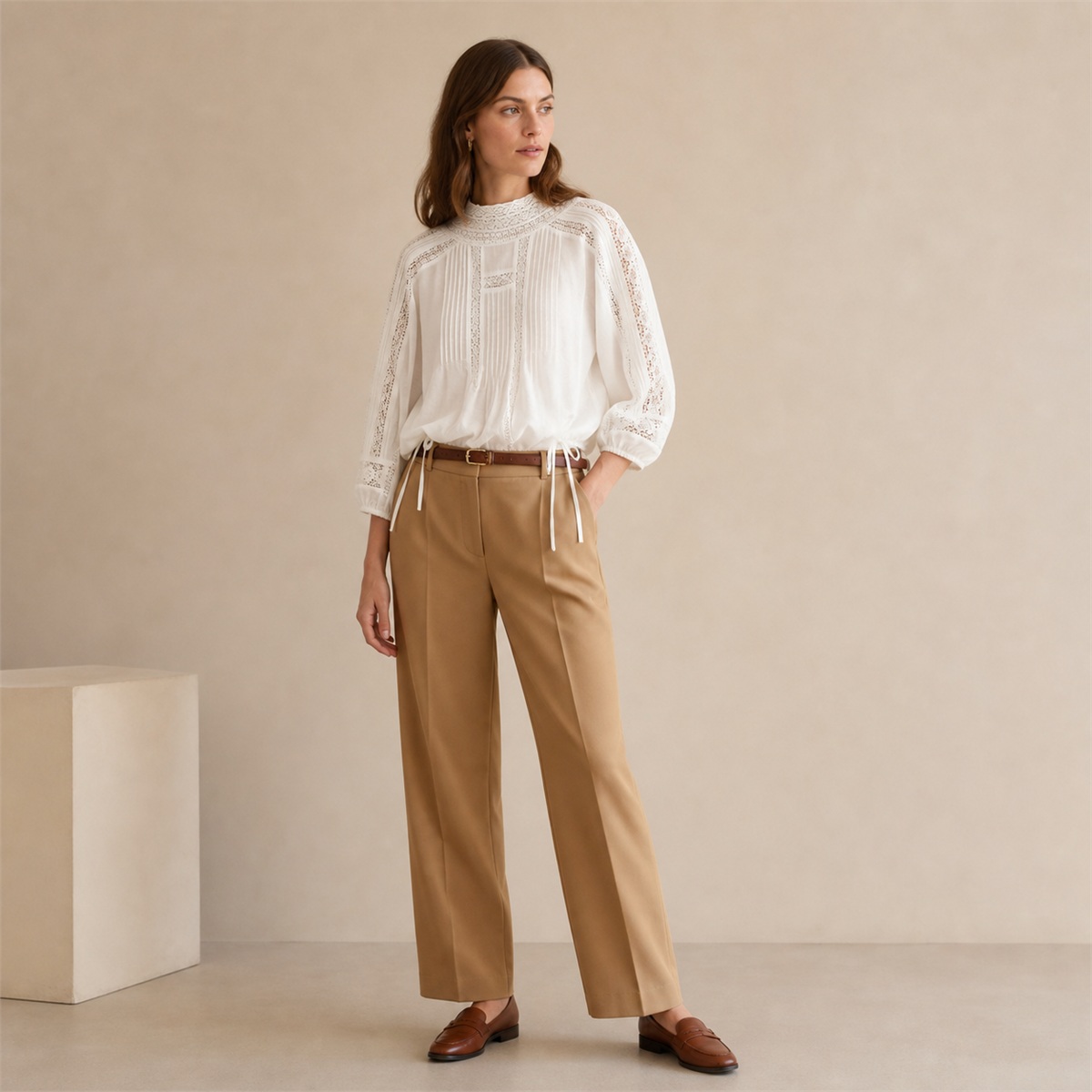 Tenue décontractée avec la blouse brodée