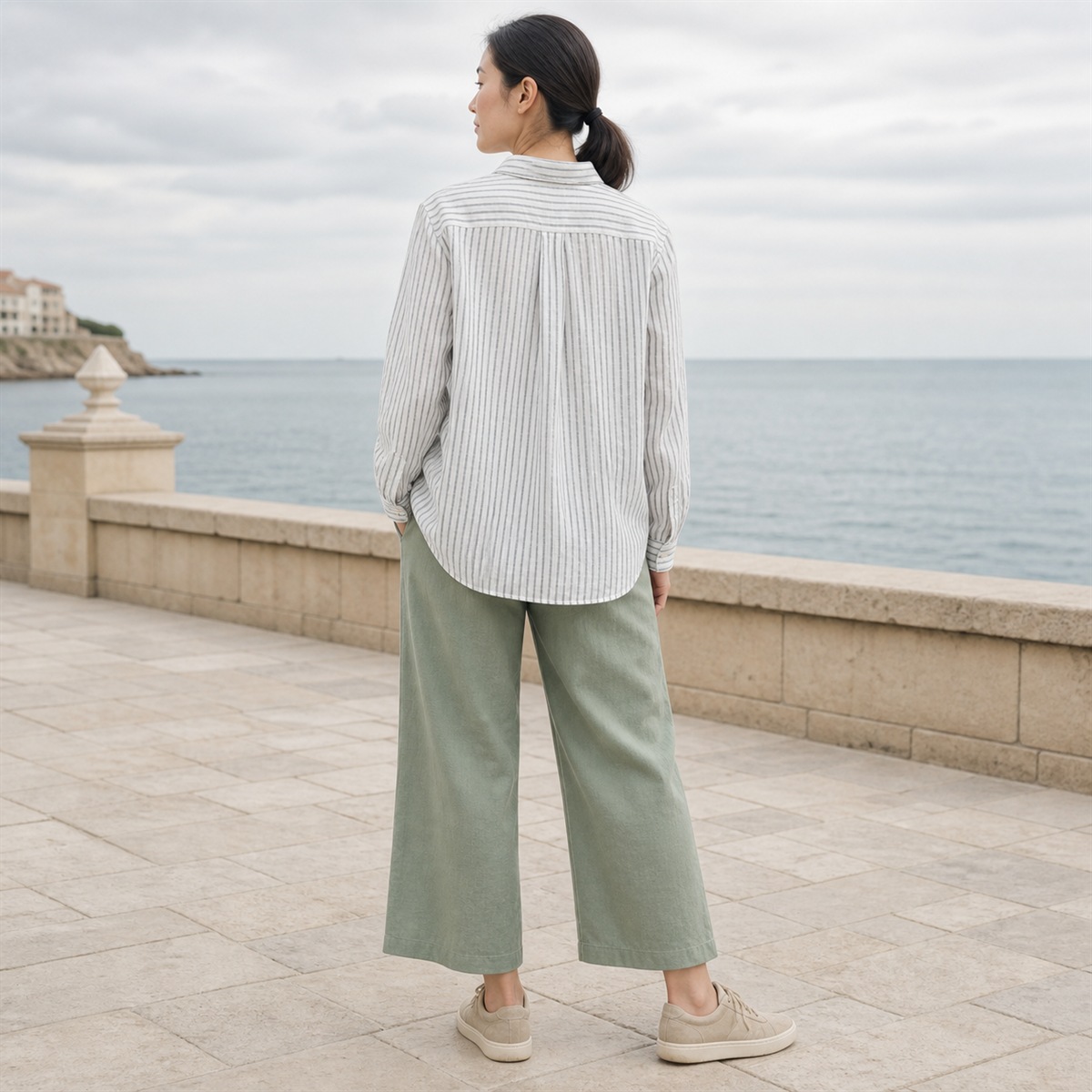 Chemise décontractée portée de dos