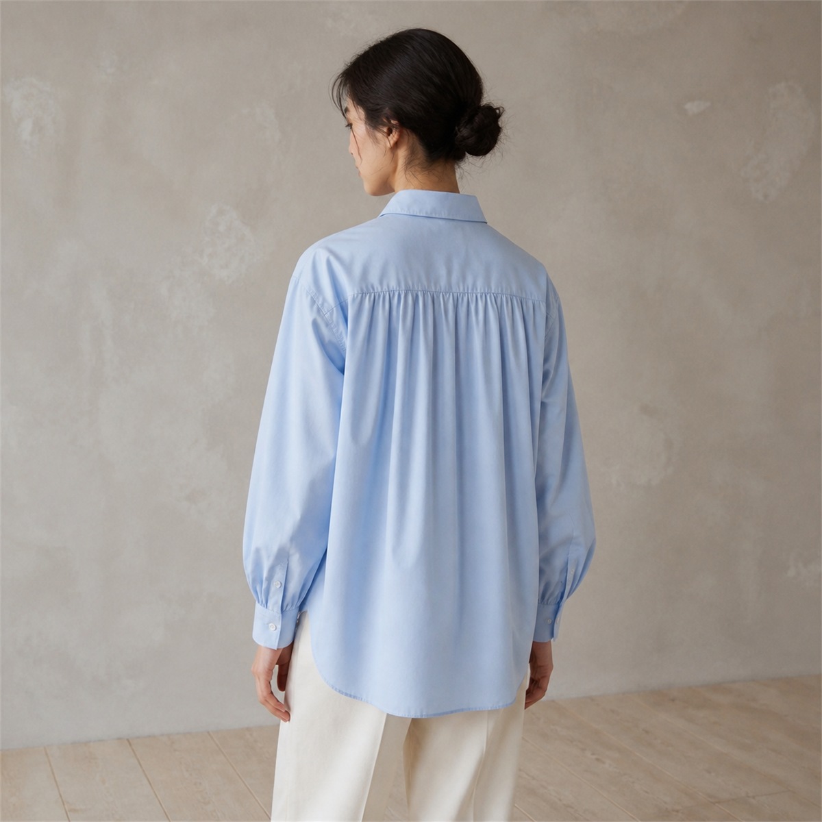 Chemise femme bleu clair oversize en coton - vue de face