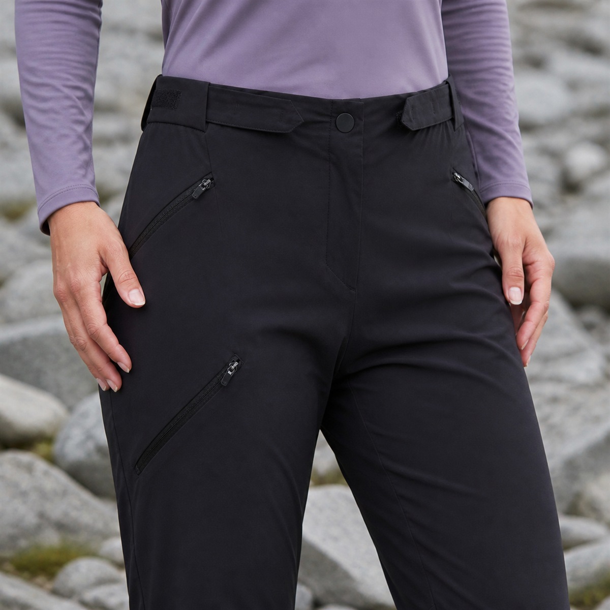 Détail des trois poches zippées