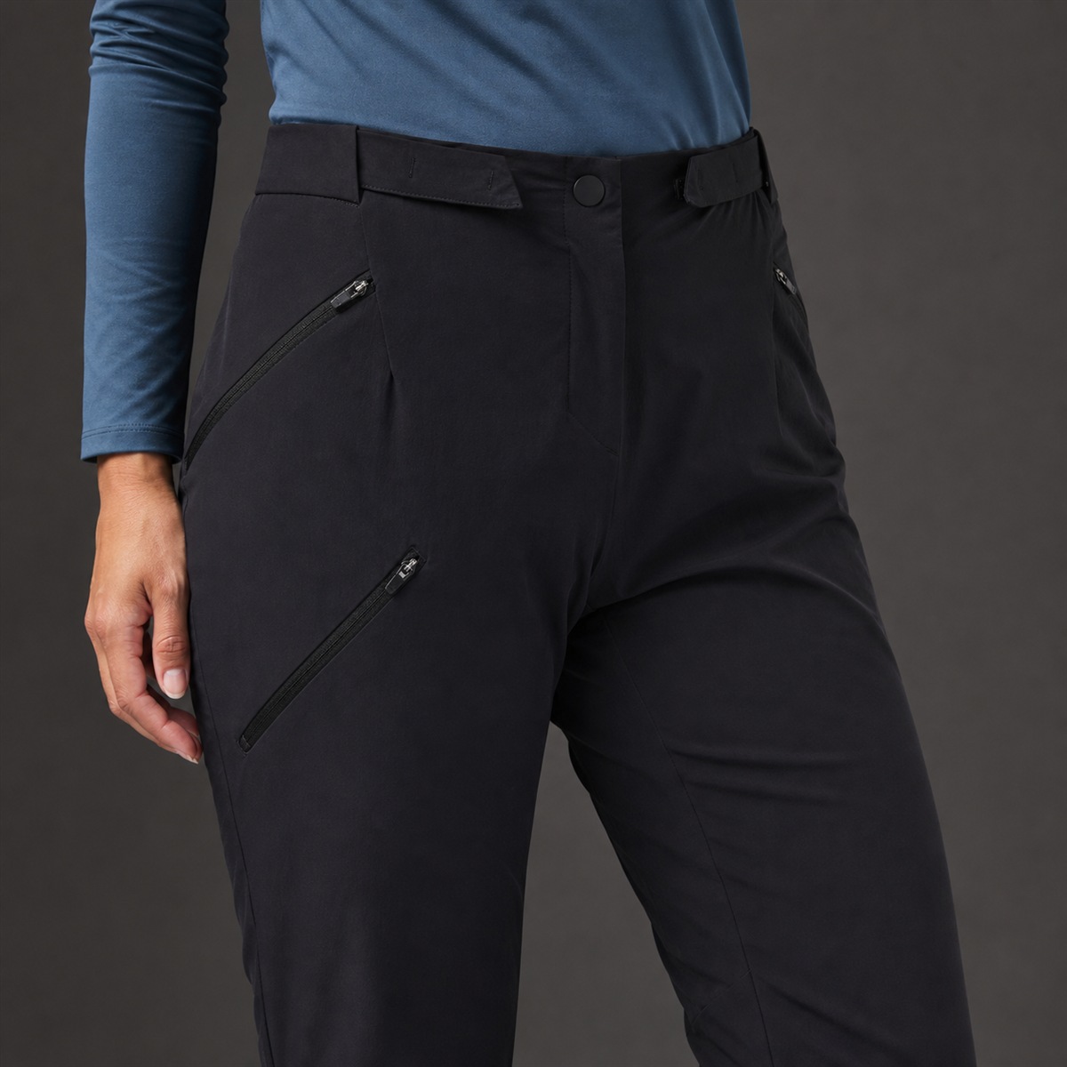 Détail de la poche cuisse zippée