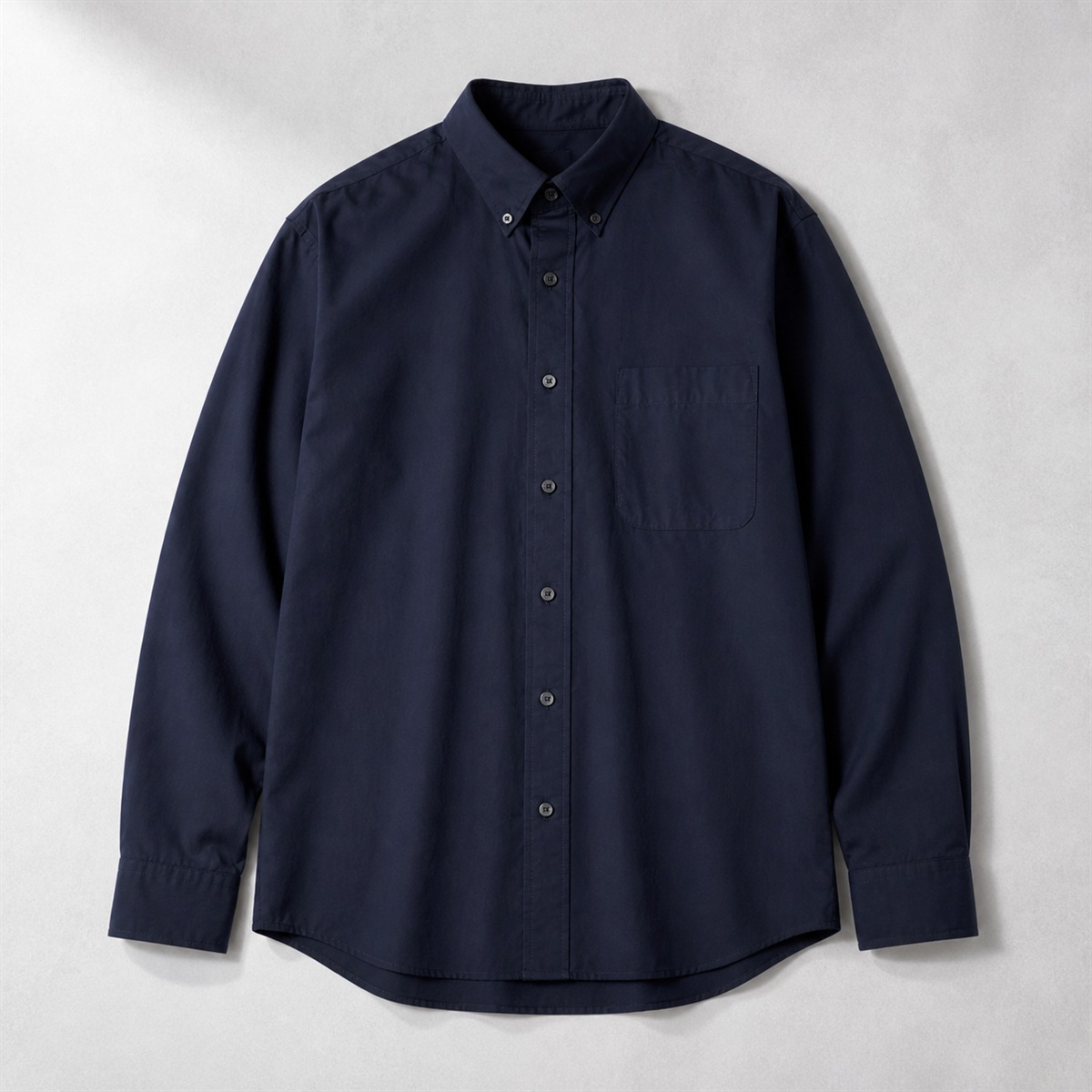 Chemise bleu marine en coton extra-fin à col boutonné — vue de face