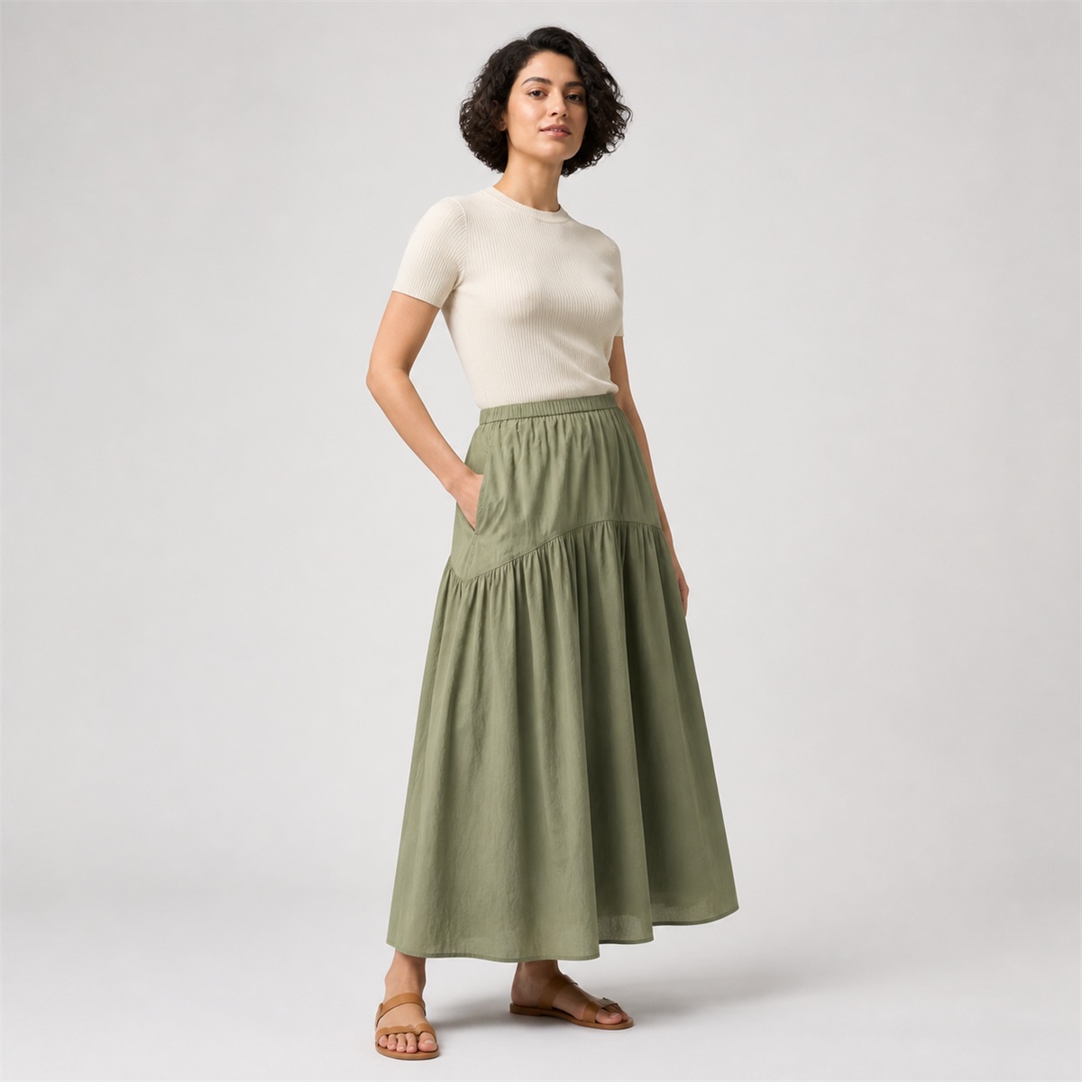 Jupe longue froncée vert olive — portée avec poche visible