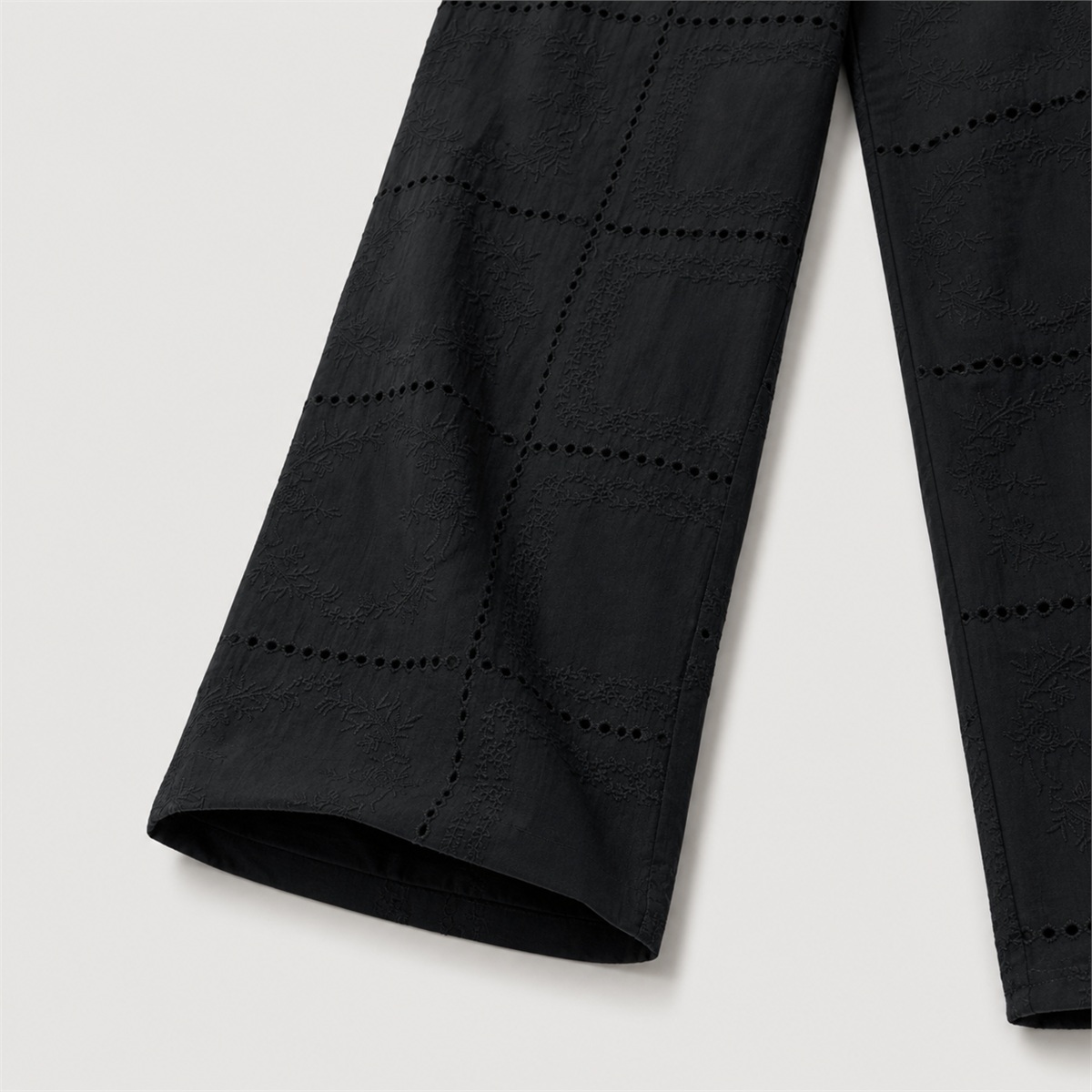 Détail du coton et de la jambe droite
