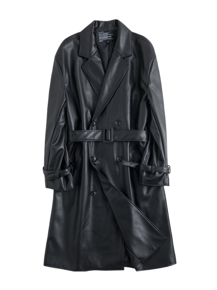 Manteau long noir effet cuir présenté seul