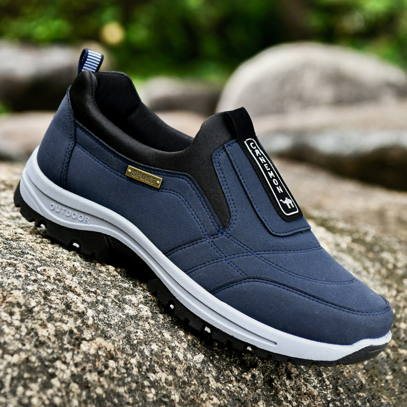 Chaussure de marche bleue